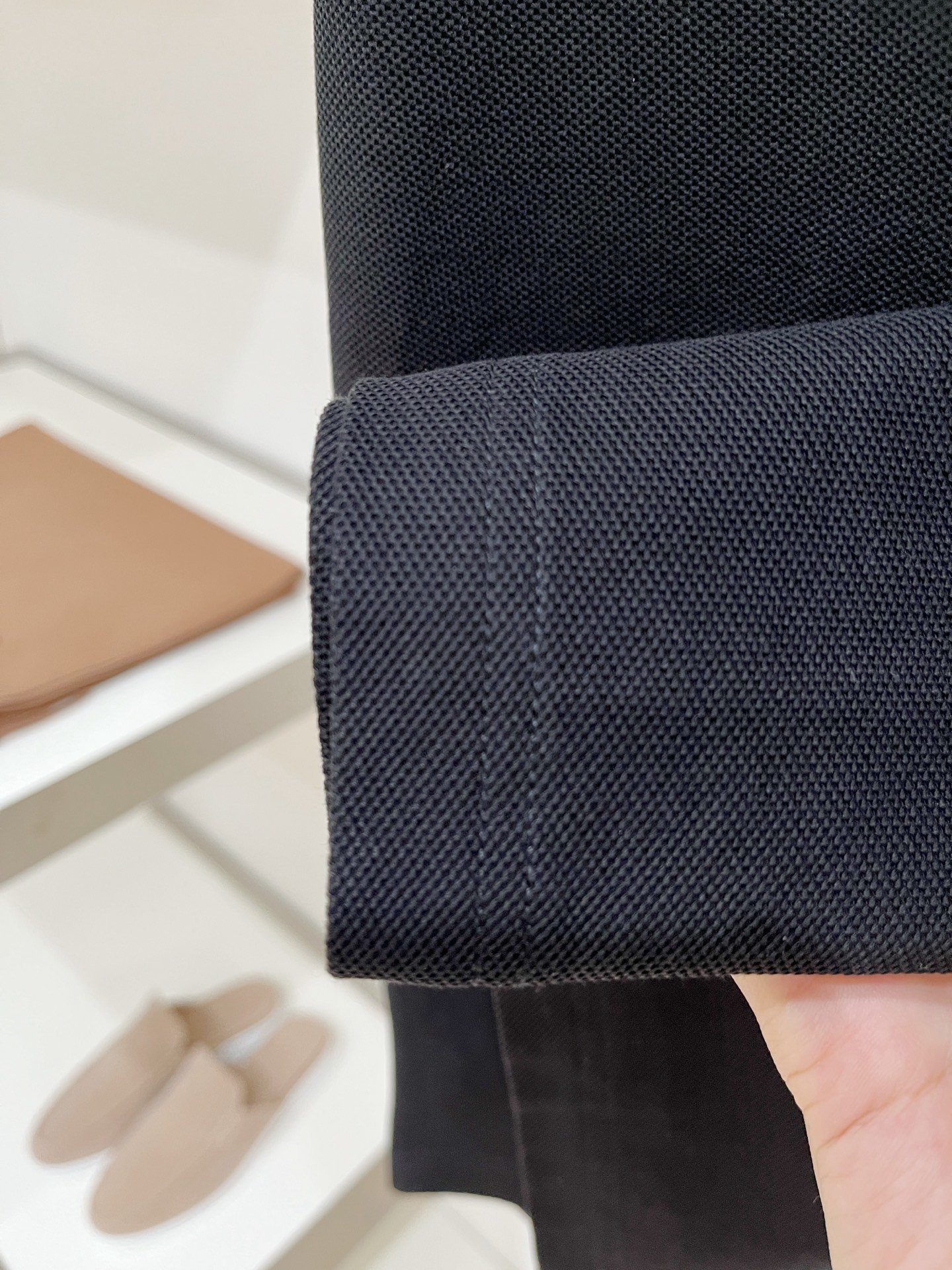 Loro Piana、2026新品短袖T恤，帅气时尚，胸前精致刺绣图案字母logo，简约百搭款。面料棉 不仅挺括，保持潮