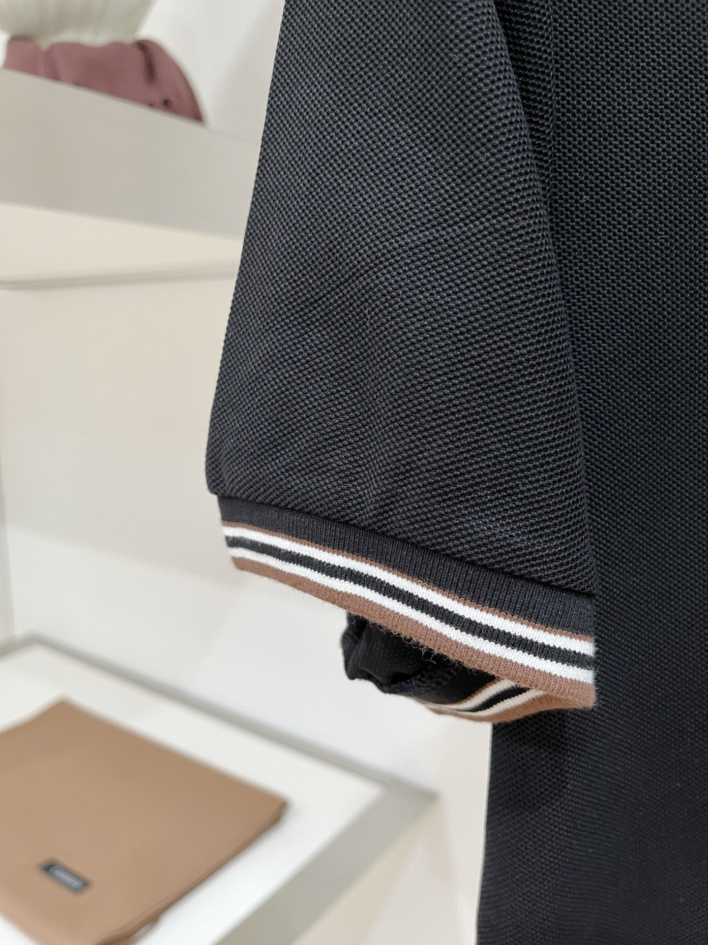Loro Piana、2026新品短袖T恤，帅气时尚，胸前精致刺绣图案字母logo，简约百搭款。面料棉 不仅挺括，保持潮
