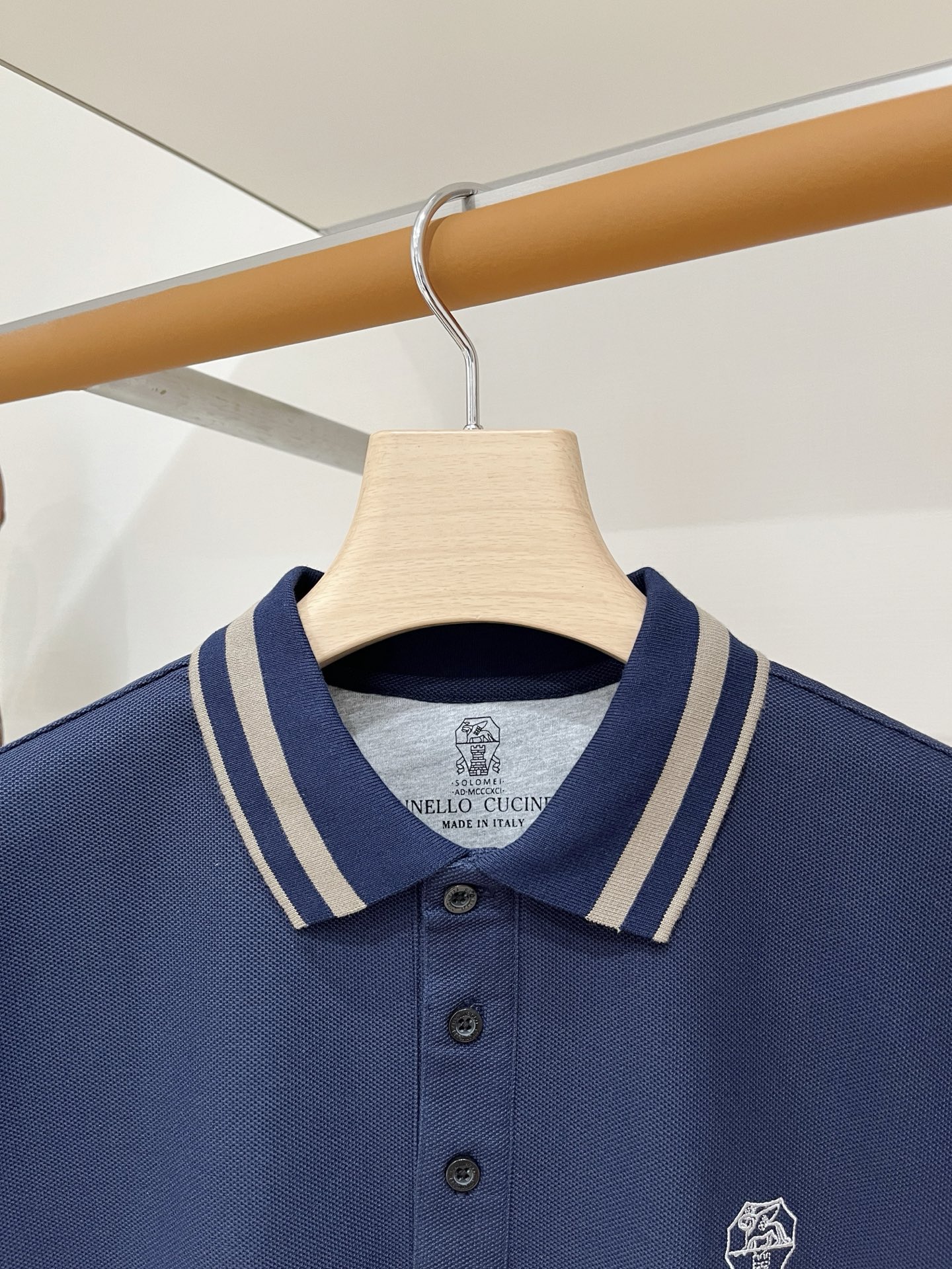 Brunello Cucinelli、2026新品短袖T恤，帅气时尚，胸前精致刺绣图案logo，简约百搭款。面料棉 不仅