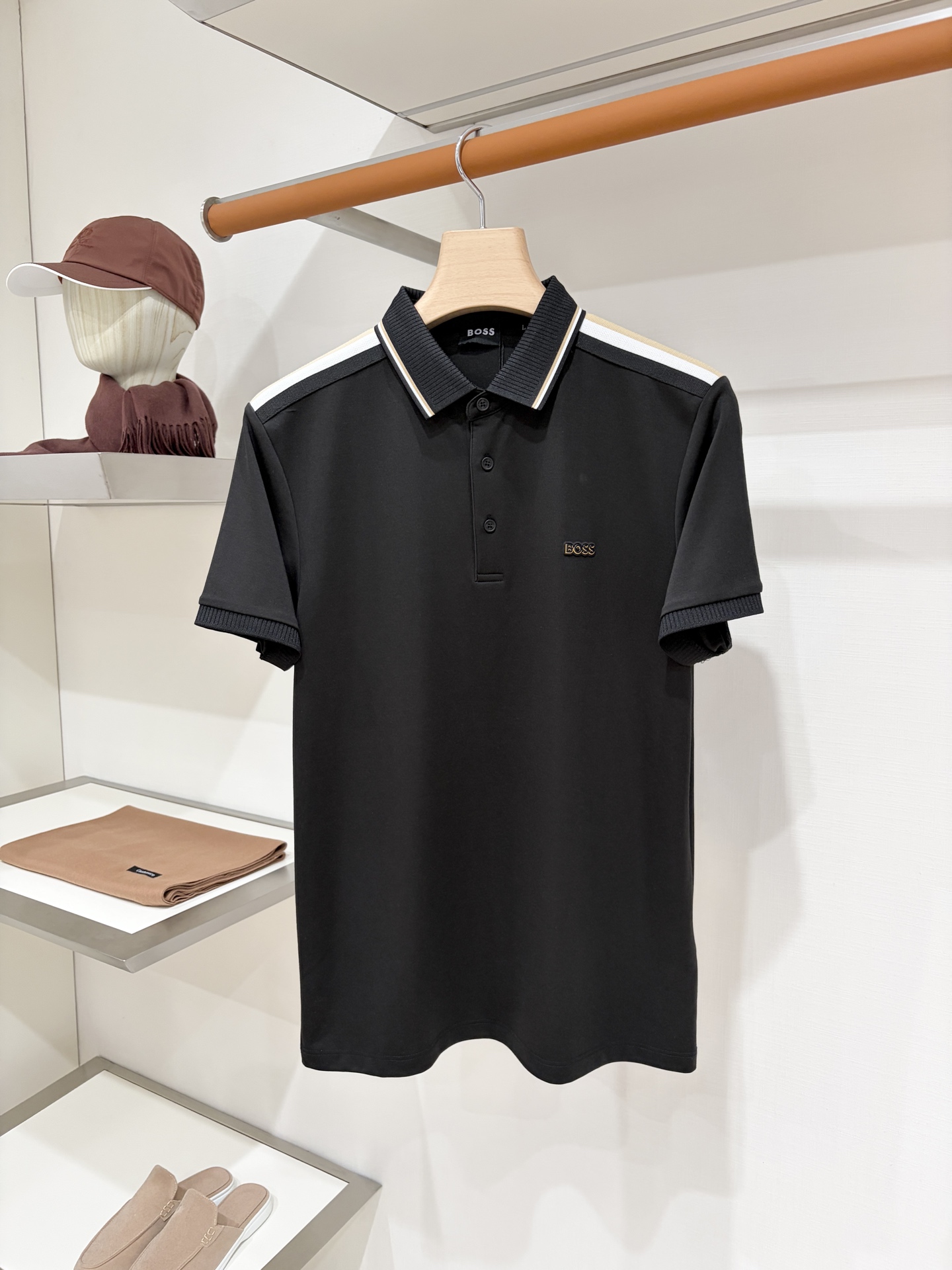 NO:945619,BOSS, 2026 new short-sleeved T-shirt, handsome and fashionable, with embossed printed letter logo on the chest, simple and versatile. The fabric cotton is not only crisp and maintains the trendy silhouette, but also comfortable to wear, the yarn is more delicate, the size is M-4XL, T-shirt, tees, t-shirt,19860909BOSS、2026新品短袖T恤,帅气时尚,胸前设计凹凸印胶字母logo,简约百搭款.面料棉 不仅挺括,保持潮流的廓形,又穿着舒适,纱织更细腻、码数M-4XL,,T-shirt,tees，t-shirt,,Men's clothing