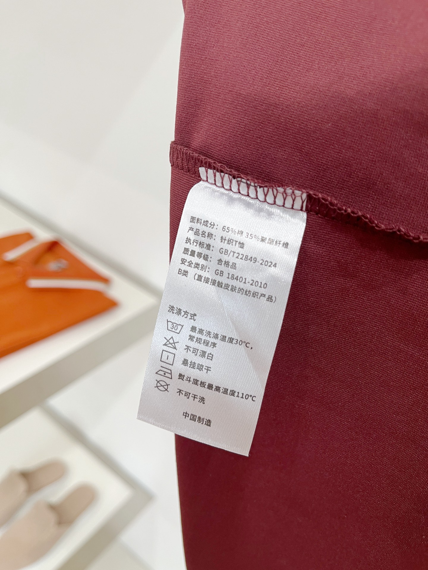 alo、2026新品短袖T恤，帅气时尚，胸前顶级印胶字母logo，简约百搭款。面料棉 不仅挺括，保持潮流的廓形，又穿着舒