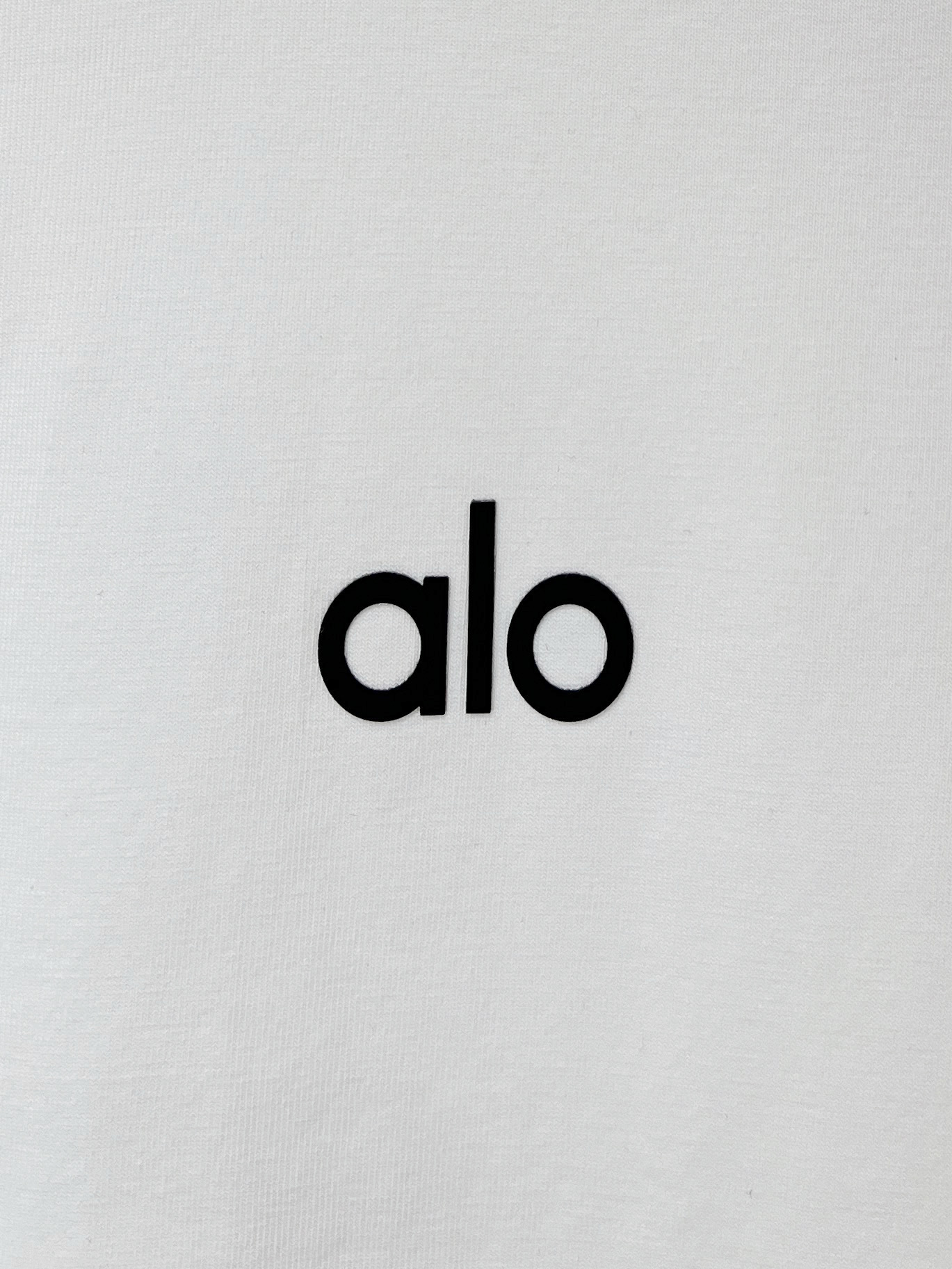 alo、2026新品短袖T恤，帅气时尚，胸前顶级印胶字母logo，简约百搭款。面料棉 不仅挺括，保持潮流的廓形，又穿着舒