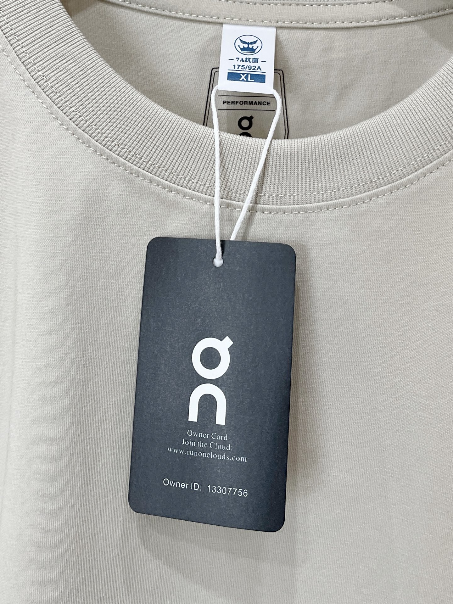 on 时尚潮牌、2026新品短袖T恤，帅气时尚，胸前顶级印胶字母logo，简约百搭款。面料棉 不仅挺括，保持潮流的廓形，