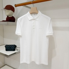Loro piana、2026新品短袖T恤,帅气时尚,胸前精致刺绣字母logo,简约百搭款。面料棉 不仅挺括,保持潮流的 Loro piana、2026新品短袖T恤,帅气时尚,胸前精致刺绣字母logo,简约百搭款。面料棉 不仅挺括,保持潮流的