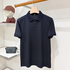 Loro piana、2026新品短袖T恤,帅气时尚,胸前精致刺绣字母logo,简约百搭款。面料棉 不仅挺括,保持潮流的 Loro piana、2026新品短袖T恤,帅气时尚,胸前精致刺绣字母logo,简约百搭款。面料棉 不仅挺括,保持潮流的