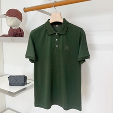 Loro piana、2026新品短袖T恤,帅气时尚,胸前精致刺绣图案logo,简约百搭款。面料棉 不仅挺括,保持潮流的 Loro piana、2026新品短袖T恤,帅气时尚,胸前精致刺绣图案logo,简约百搭款。面料棉 不仅挺括,保持潮流的