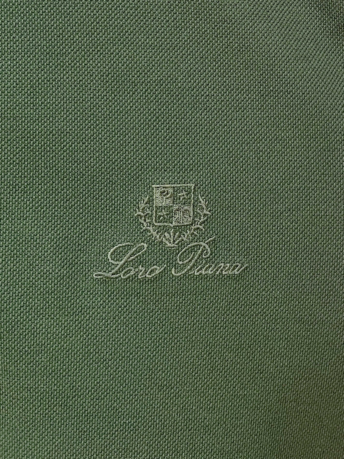 Loro piana、2026新品短袖T恤，帅气时尚，胸前精致刺绣图案logo，简约百搭款。面料棉 不仅挺括，保持潮流的