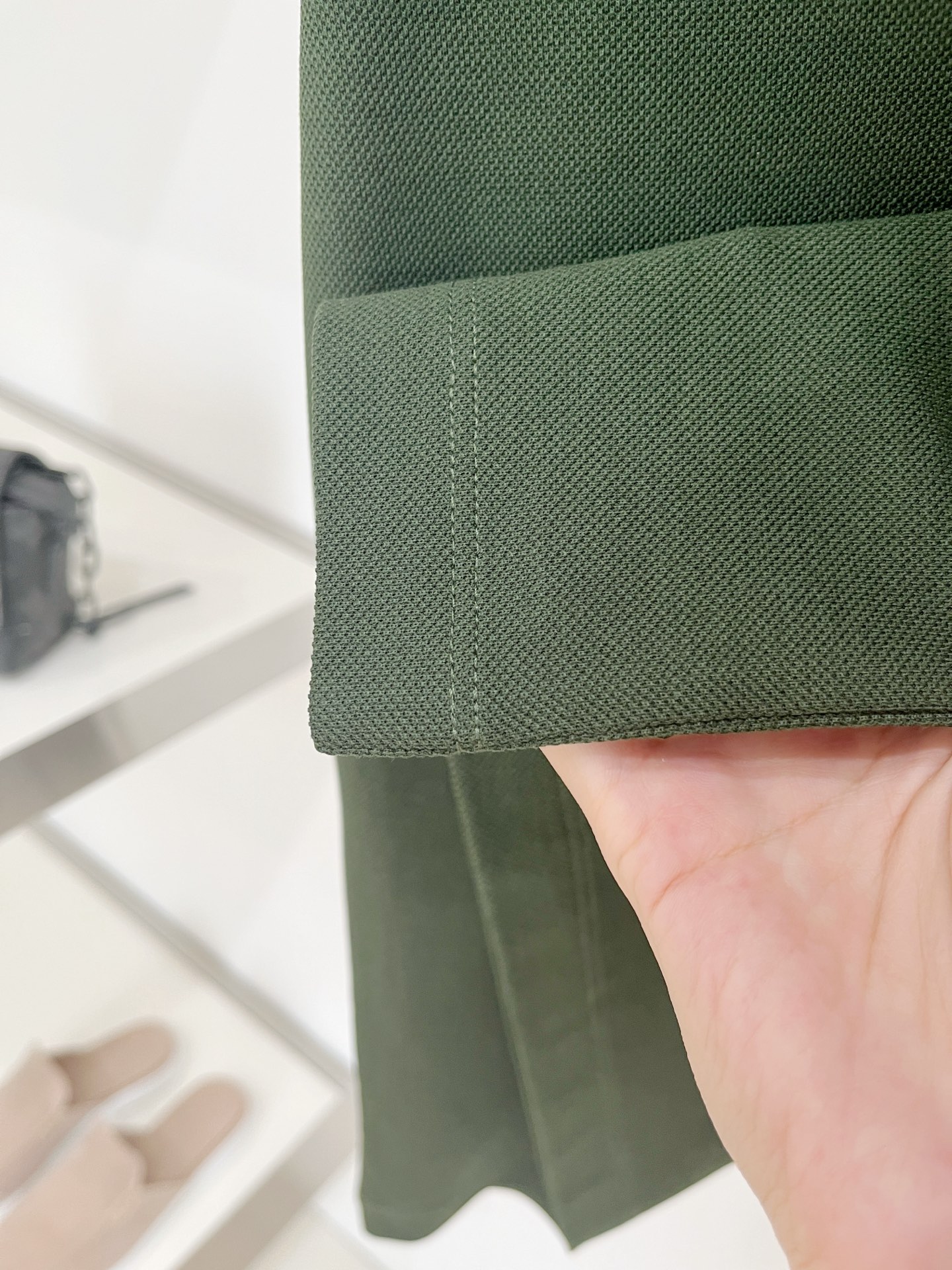 Loro piana、2026新品短袖T恤，帅气时尚，胸前精致刺绣图案logo，简约百搭款。面料棉 不仅挺括，保持潮流的