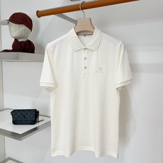 Loro piana、2026新品短袖T恤,帅气时尚,胸前精致刺绣图案logo,简约百搭款。面料棉 不仅挺括,保持潮流的 Loro piana、2026新品短袖T恤,帅气时尚,胸前精致刺绣图案logo,简约百搭款。面料棉 不仅挺括,保持潮流的