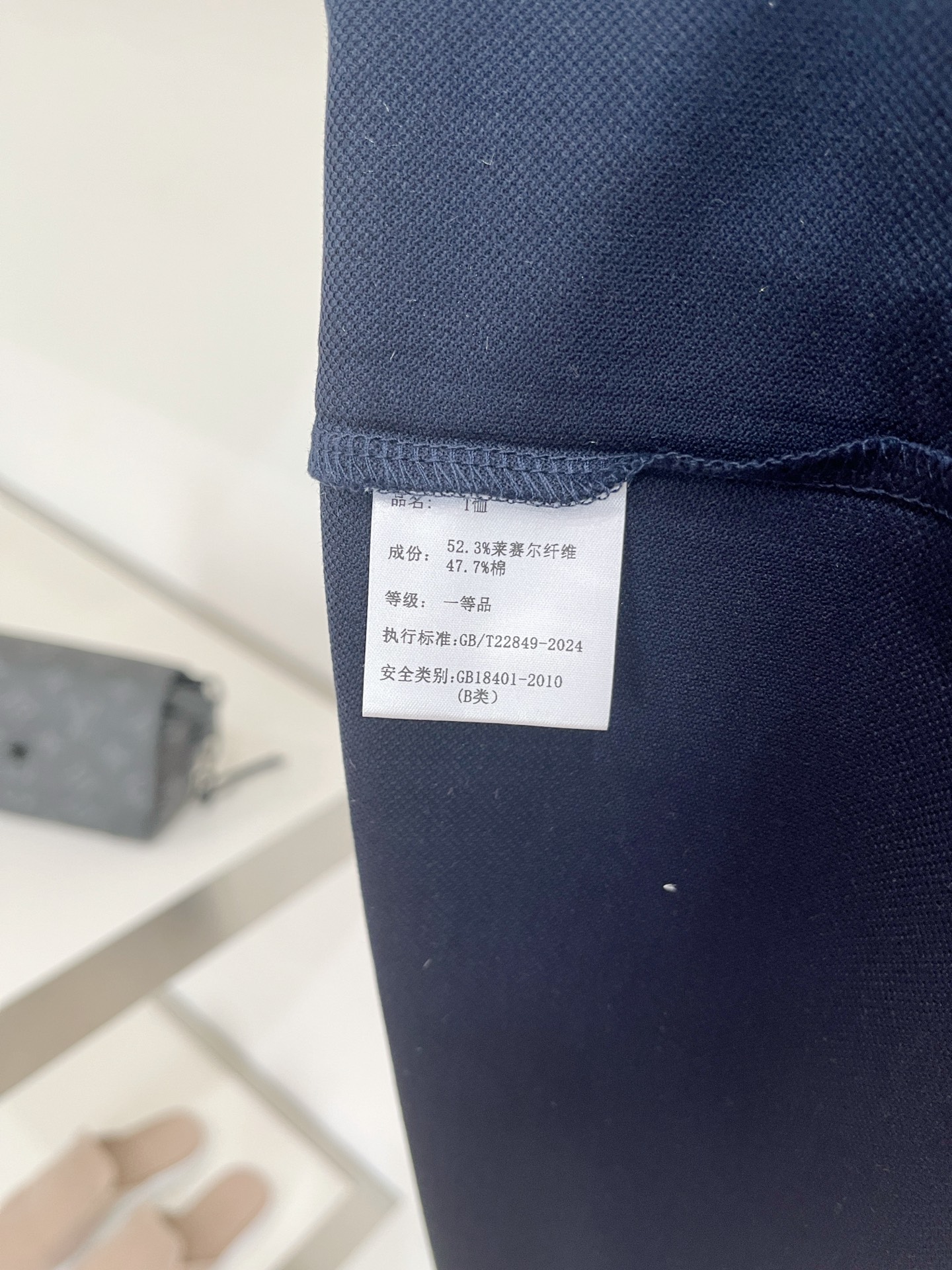 Loro piana、2026新品短袖T恤，帅气时尚，胸前精致刺绣图案logo，简约百搭款。面料棉 不仅挺括，保持潮流的