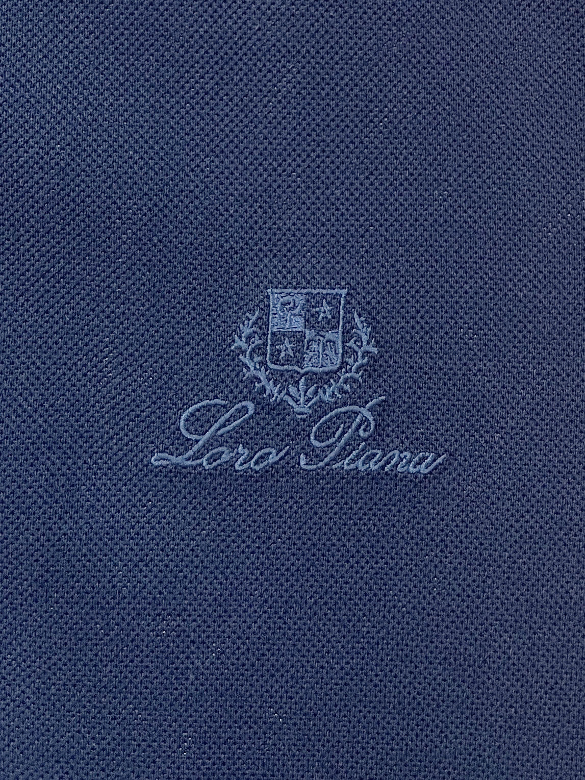 Loro piana、2026新品短袖T恤，帅气时尚，胸前精致刺绣图案logo，简约百搭款。面料棉 不仅挺括，保持潮流的