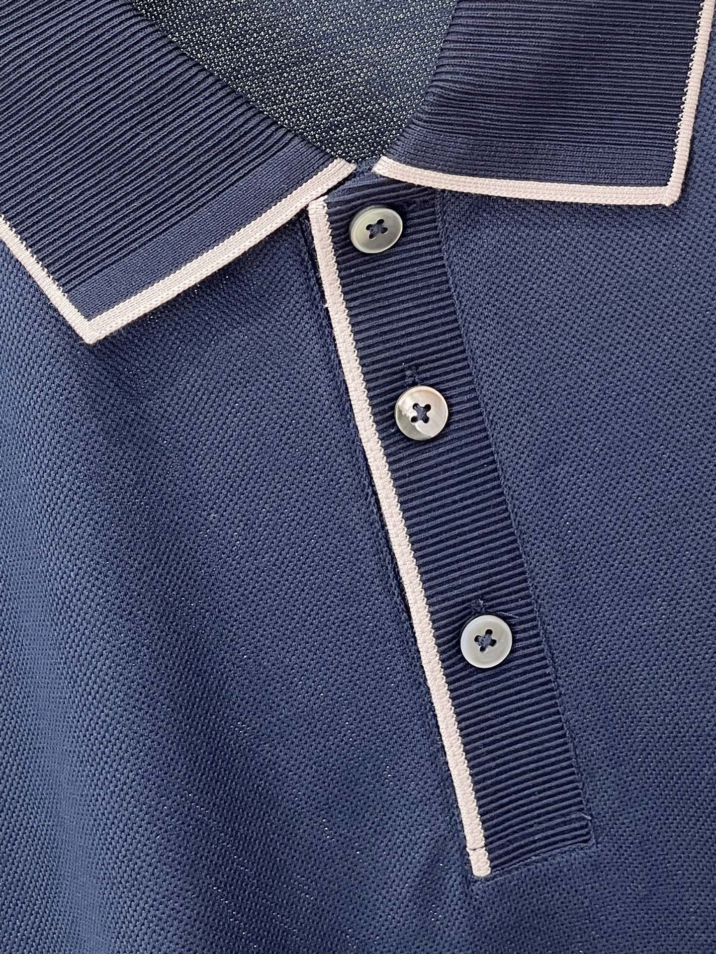 POLO、2026新品短袖T恤，帅气时尚，简约百搭款。胸前精致刺绣图案logo，面料棉 不仅挺括，保持潮流的廓形，又穿着