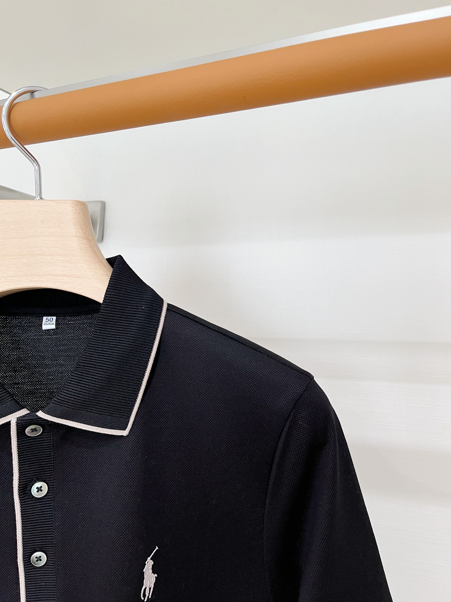POLO、2026新品短袖T恤，帅气时尚，简约百搭款。胸前精致刺绣图案logo，面料棉 不仅挺括，保持潮流的廓形，又穿着
