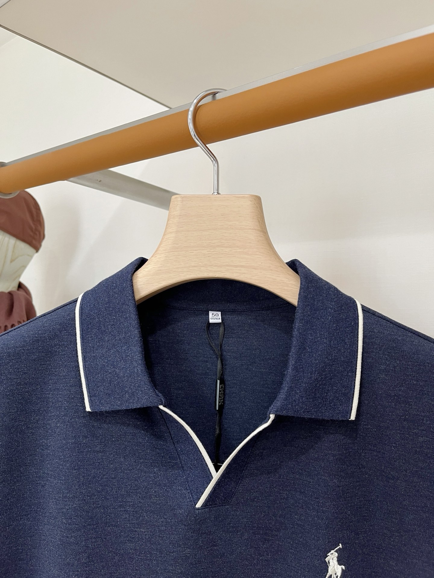 POLO、2026新品短袖T恤，帅气时尚，简约百搭款。胸前精致刺绣图案logo，面料棉 不仅挺括，保持潮流的廓形，又穿着