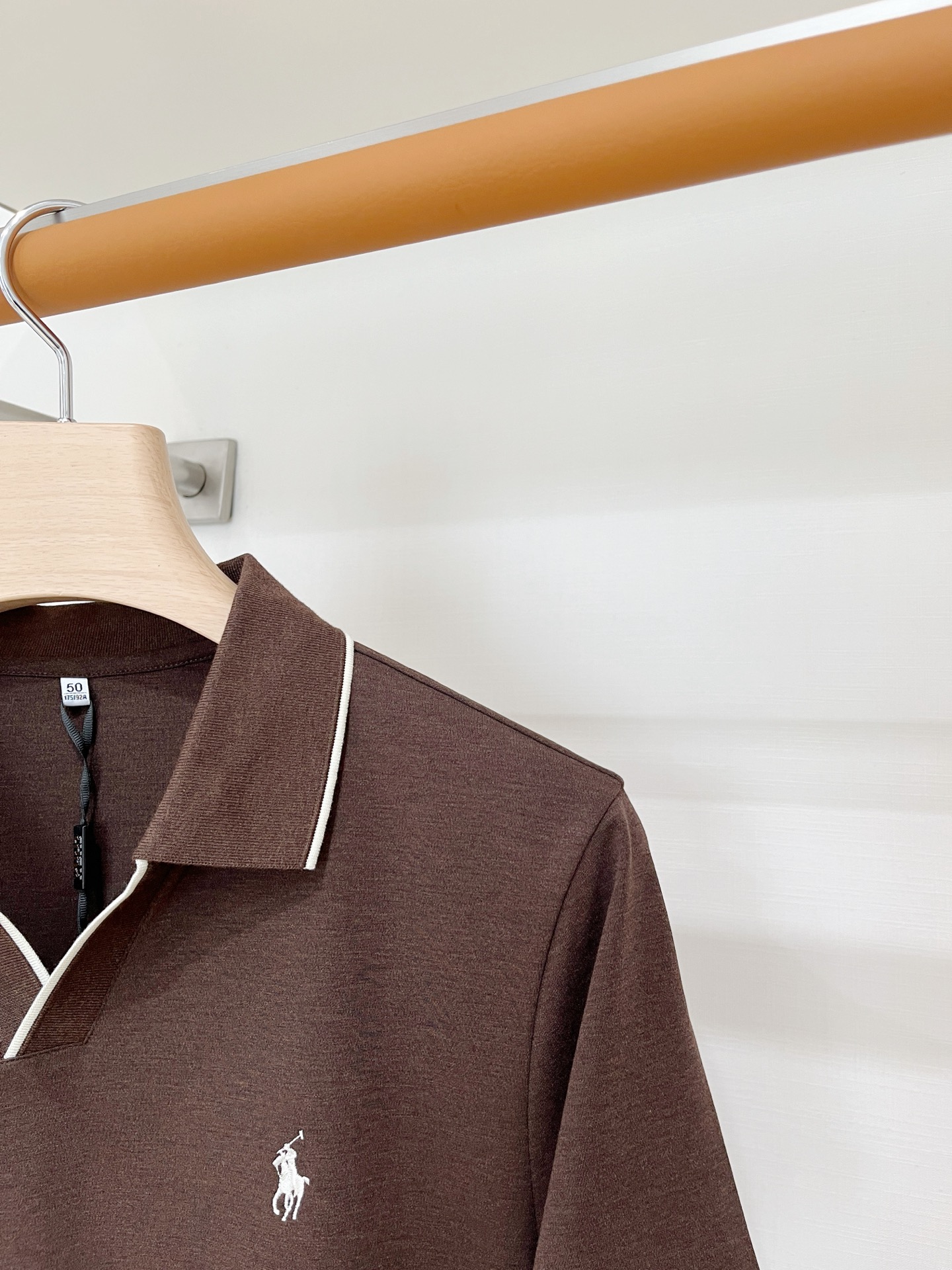 POLO、2026新品短袖T恤，帅气时尚，简约百搭款。胸前精致刺绣图案logo，面料棉 不仅挺括，保持潮流的廓形，又穿着
