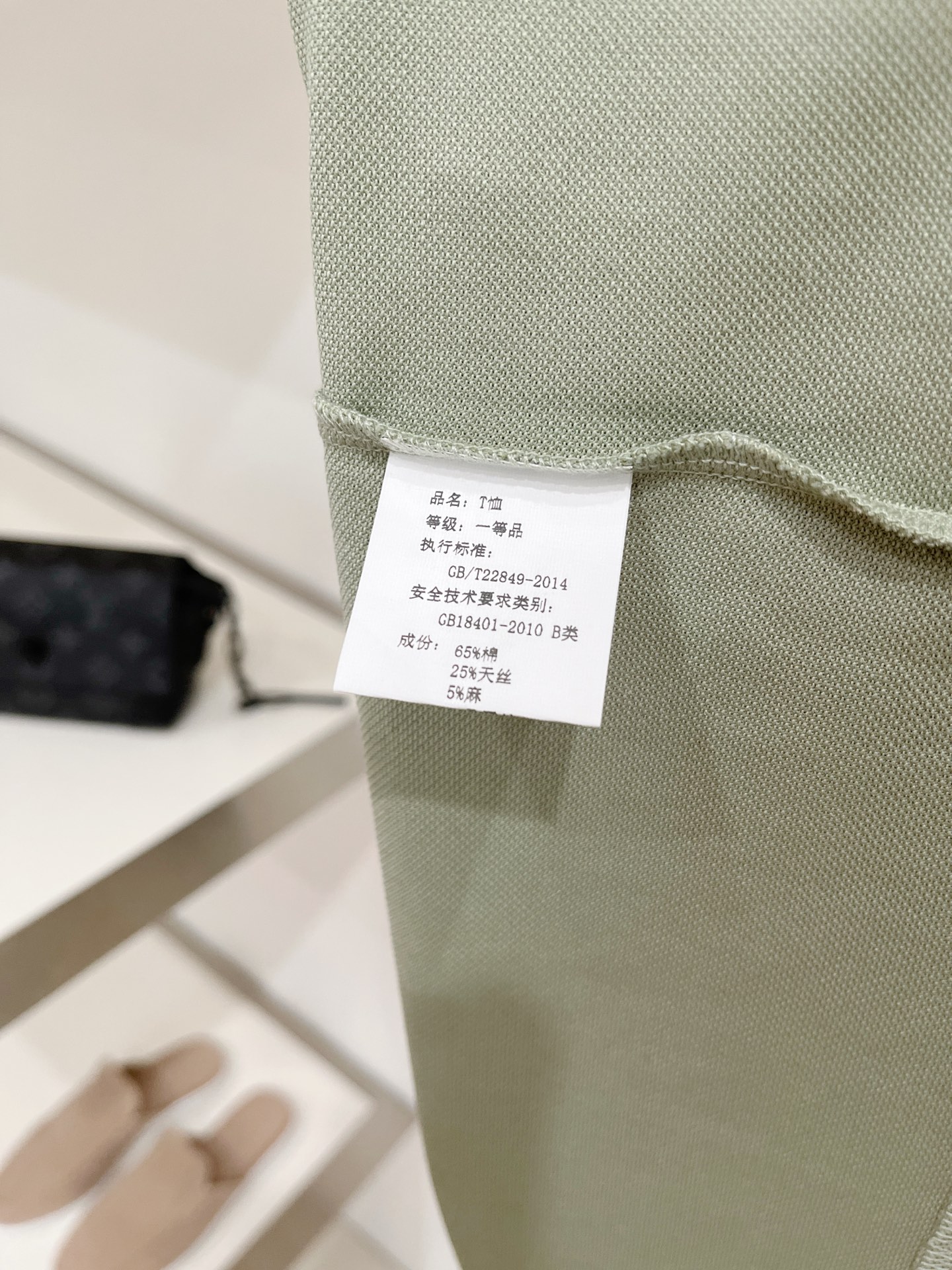 Loro piana、2026新品短袖T恤，帅气时尚，胸前精致刺绣字母logo，简约百搭款。面料棉 不仅挺括，保持潮流的