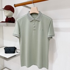 Loro piana、2026新品短袖T恤,帅气时尚,胸前精致刺绣字母logo,简约百搭款。面料棉 不仅挺括,保持潮流的 Loro piana、2026新品短袖T恤,帅气时尚,胸前精致刺绣字母logo,简约百搭款。面料棉 不仅挺括,保持潮流的