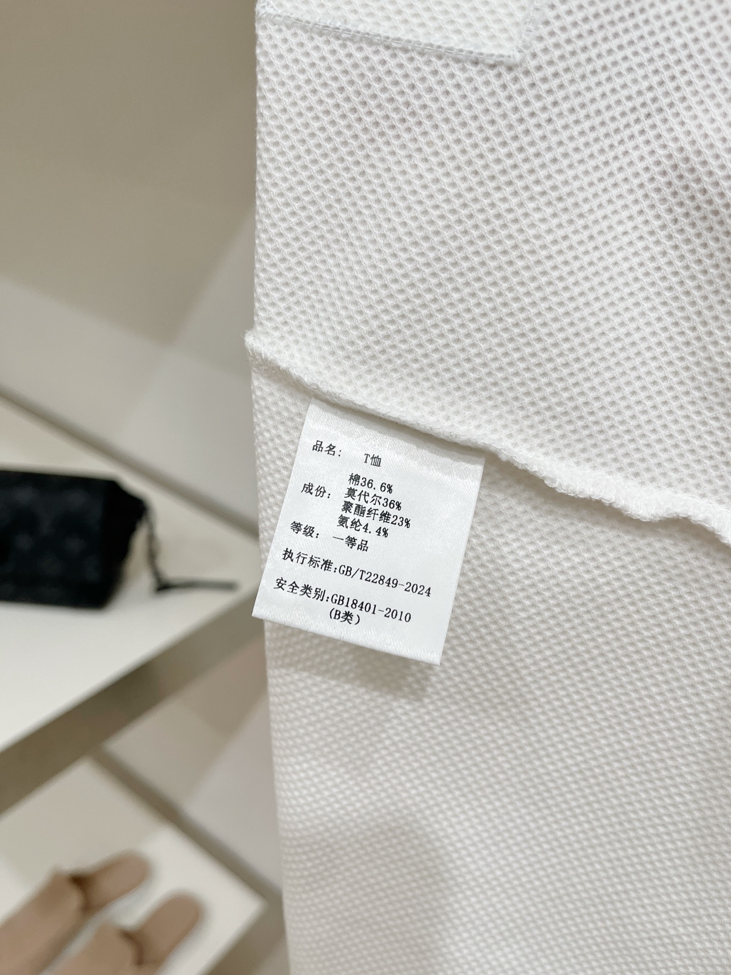 TB、2026新品短袖T恤，帅气时尚，简约百搭款。衣下刺绣织带字母logo，面料棉 不仅挺括，保持潮流的廓形，又穿着舒适