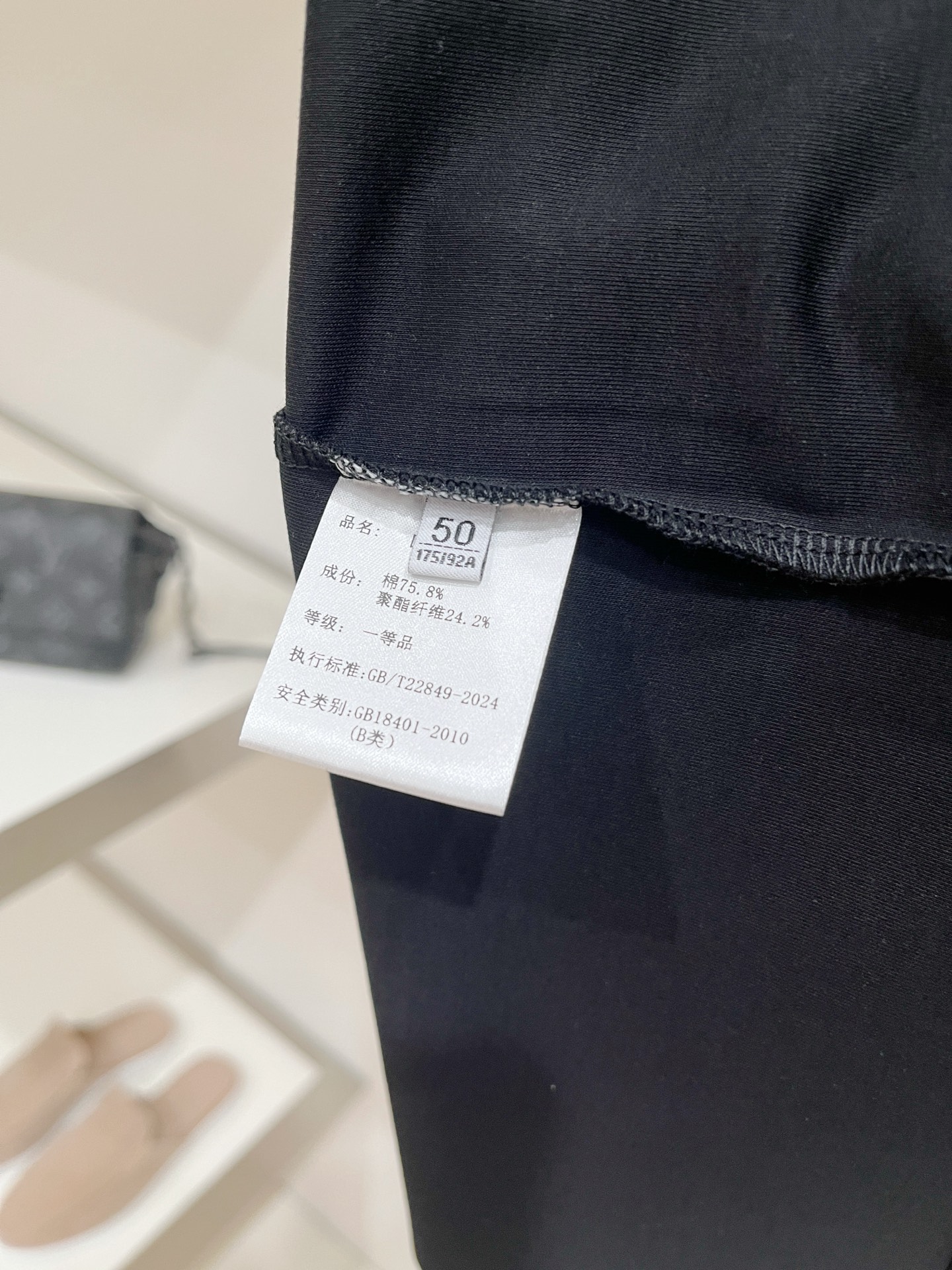 杰尼亚、2026新品短袖T恤，帅气时尚，简约百搭款。胸前精致刺绣图案logo，面料棉 不仅挺括，保持潮流的廓形，又穿着舒
