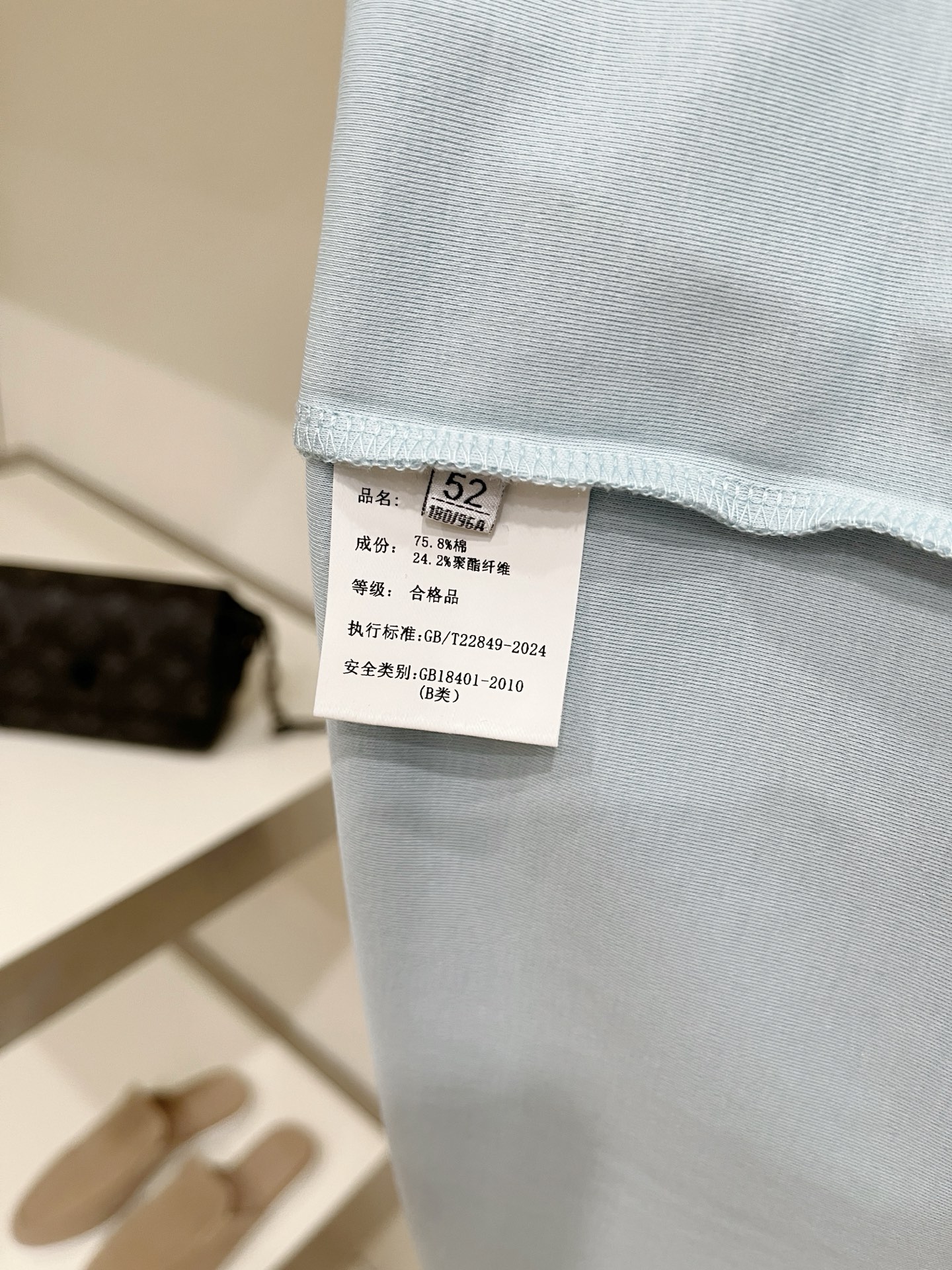 蒙口、2026新品短袖T恤，帅气时尚，简约百搭款。胸前顶级印胶图案字母logo，面料棉 不仅挺括，保持潮流的廓形，又穿着