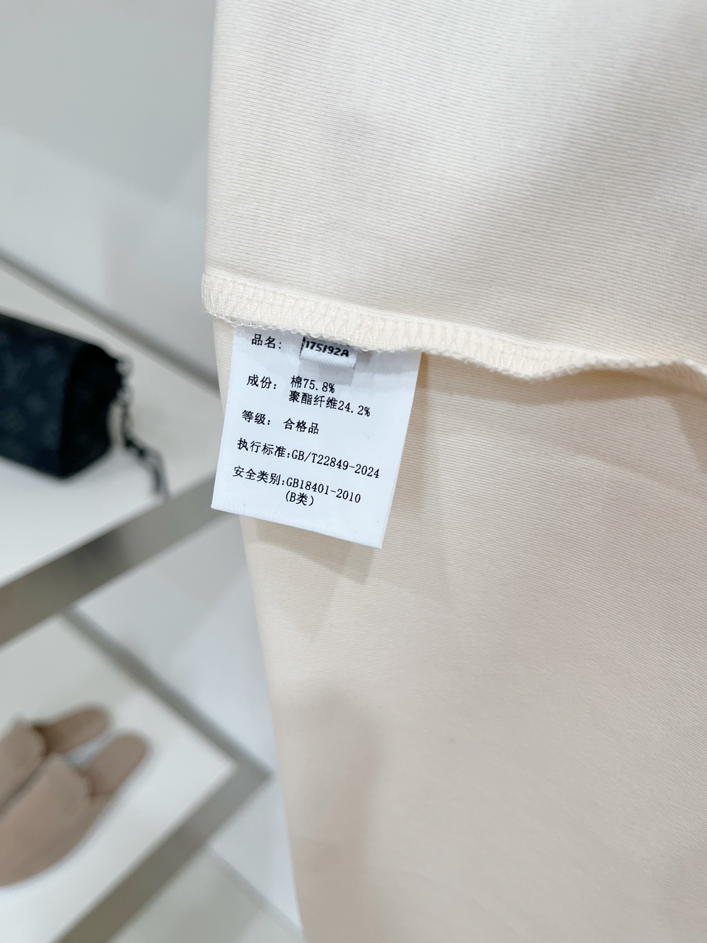 ami、2026新品短袖T恤，帅气时尚，胸前精致刺绣图案字母logo，简约百搭款。面料棉 不仅挺括，保持潮流的廓形，又穿