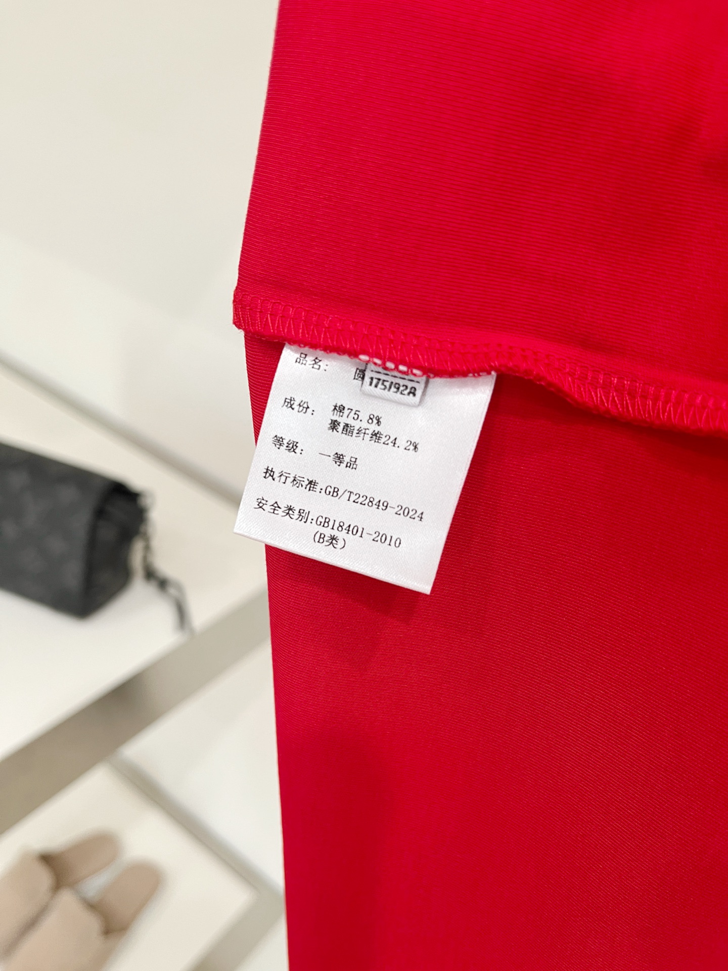 ami、2026新品短袖T恤，帅气时尚，胸前精致刺绣图案字母logo，简约百搭款。面料棉 不仅挺括，保持潮流的廓形，又穿