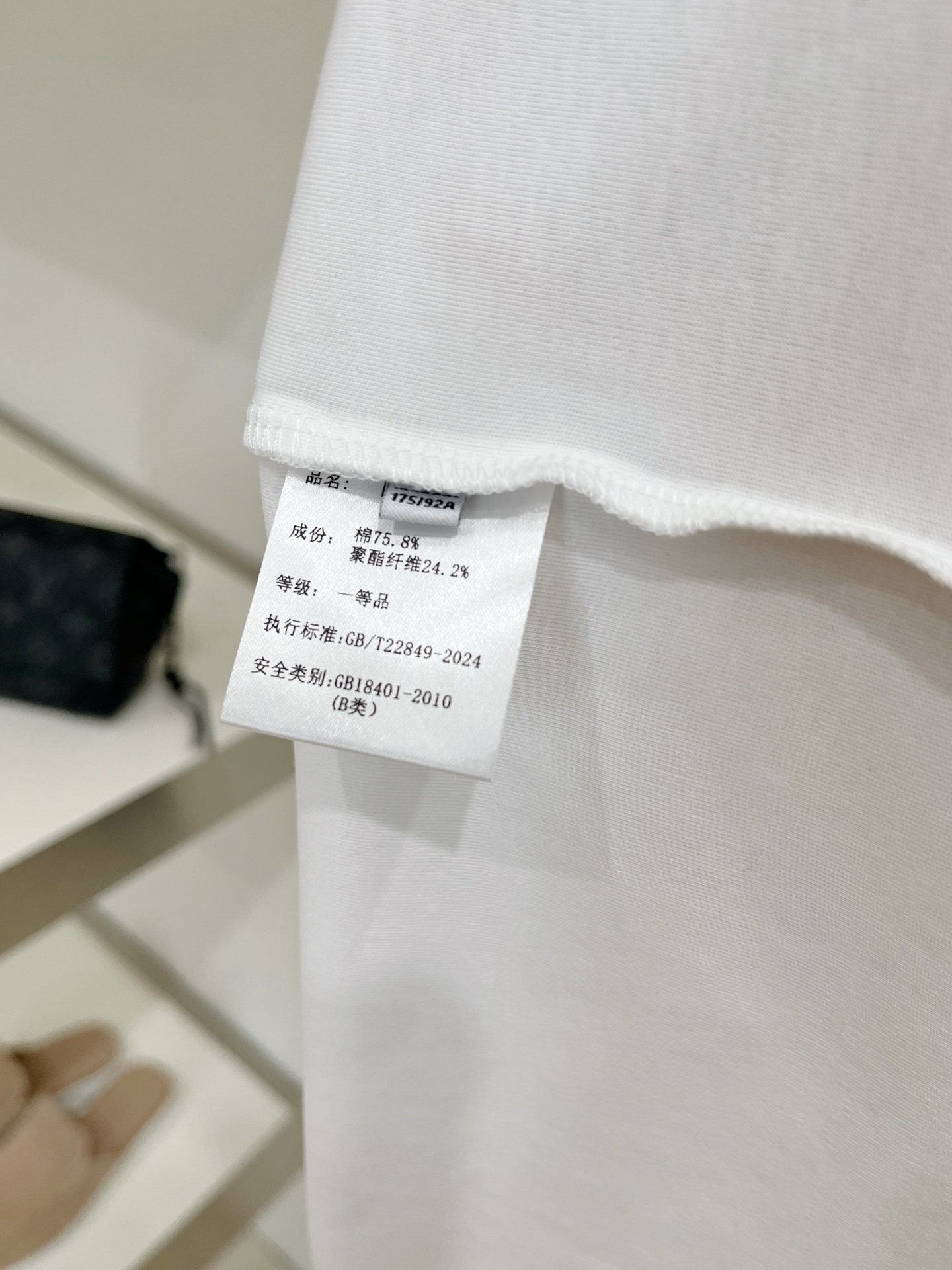ami、2026新品短袖T恤，帅气时尚，胸前精致刺绣图案字母logo，简约百搭款。面料棉 不仅挺括，保持潮流的廓形，又穿