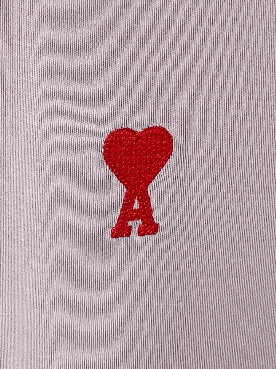 ami、2026新品短袖T恤，帅气时尚，胸前精致刺绣图案字母logo，简约百搭款。面料棉 不仅挺括，保持潮流的廓形，又穿