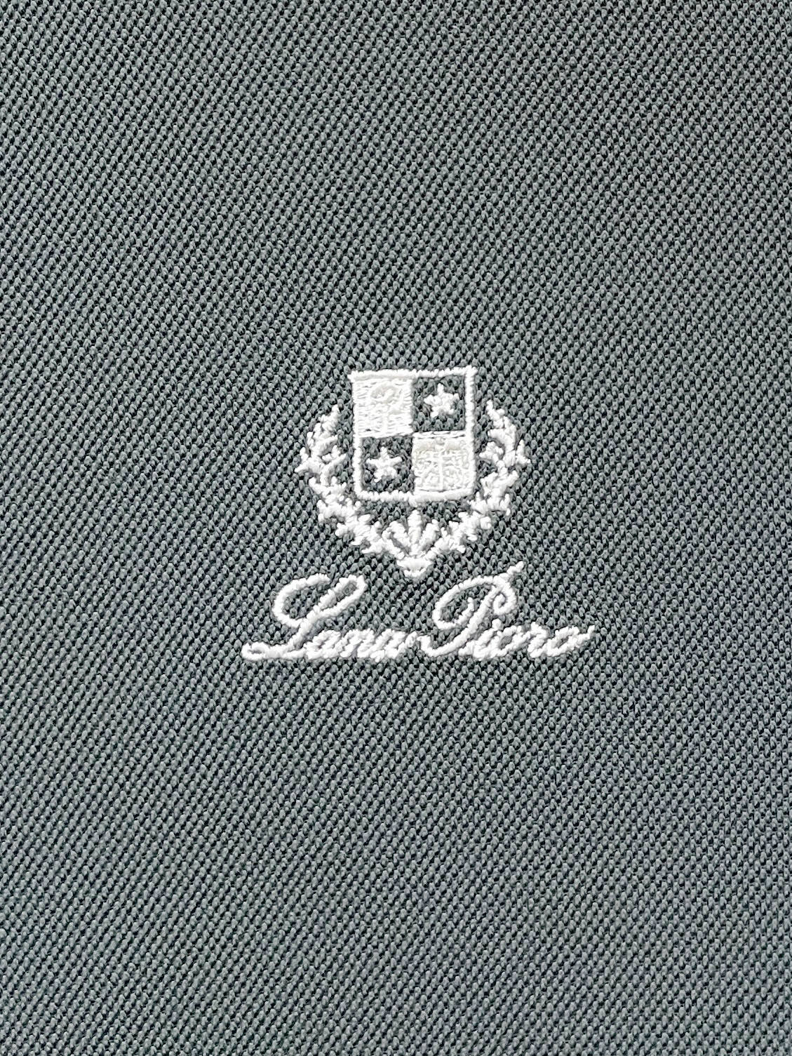 Loro piana、2026新品短袖T恤，帅气时尚，简约百搭款。胸前精致刺绣图案字母logo，面料棉 不仅挺括，保持潮
