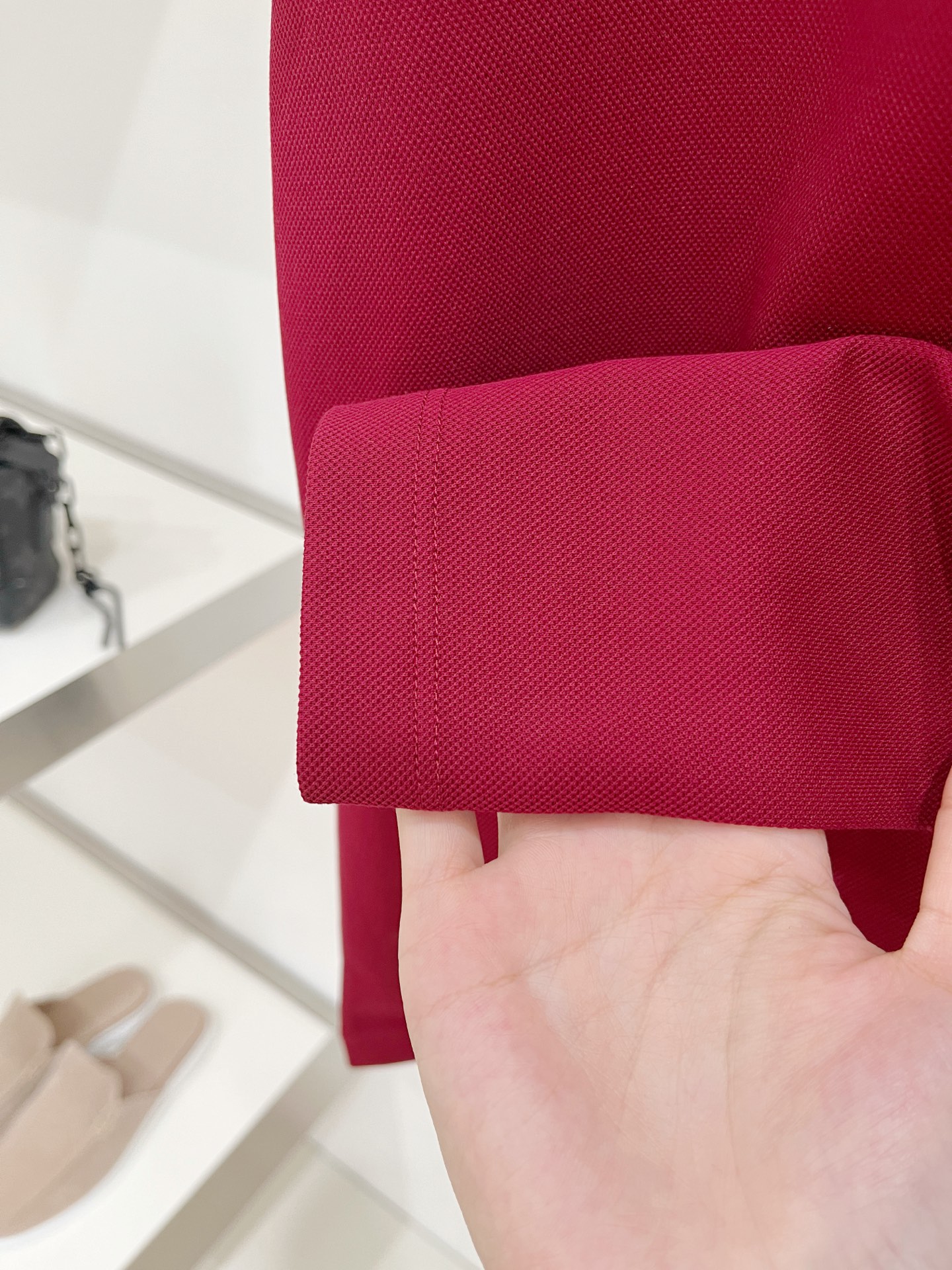 Loro piana、2026新品短袖T恤，帅气时尚，简约百搭款。胸前精致刺绣图案字母logo，面料棉 不仅挺括，保持潮