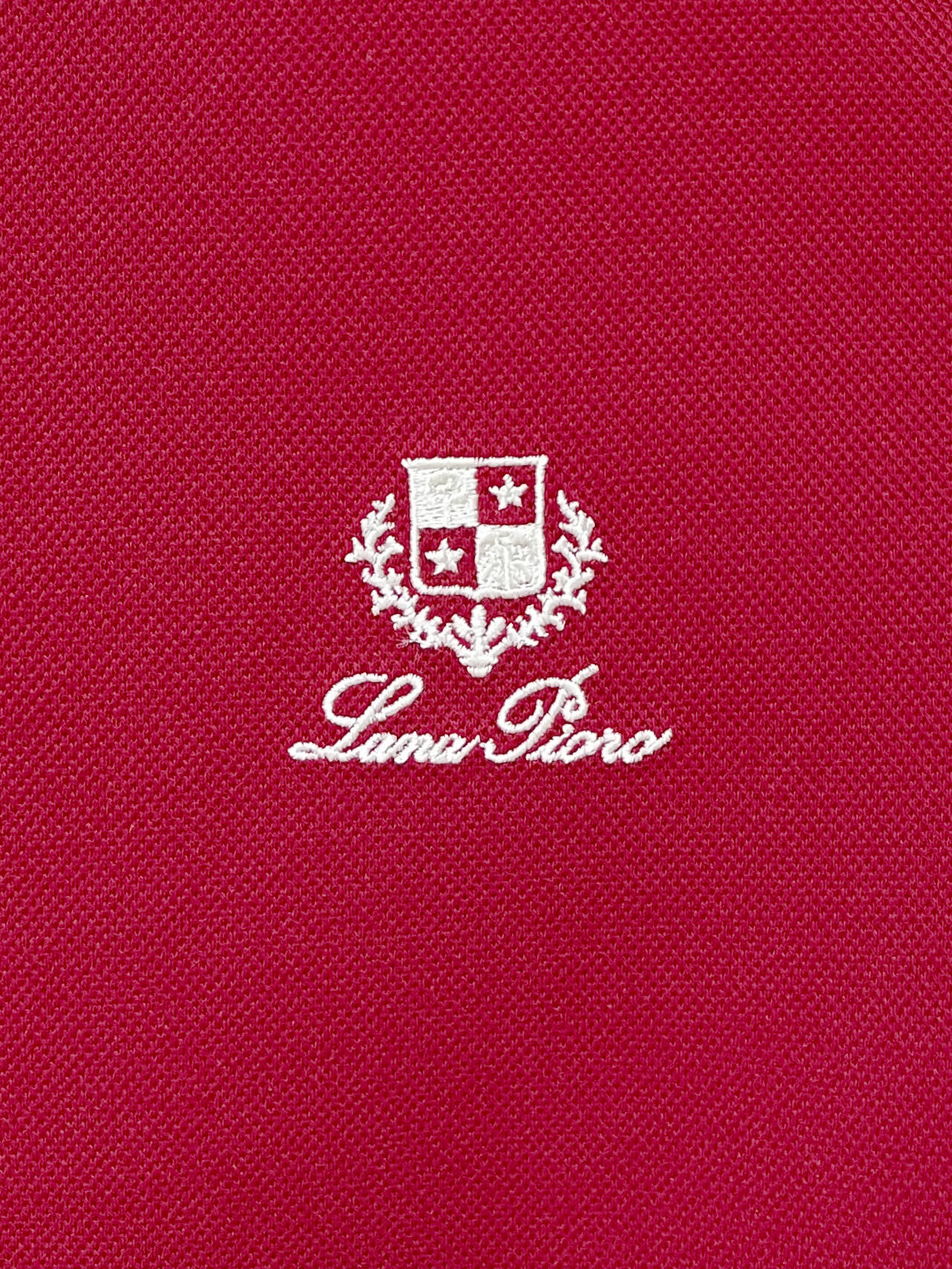 Loro piana、2026新品短袖T恤，帅气时尚，简约百搭款。胸前精致刺绣图案字母logo，面料棉 不仅挺括，保持潮