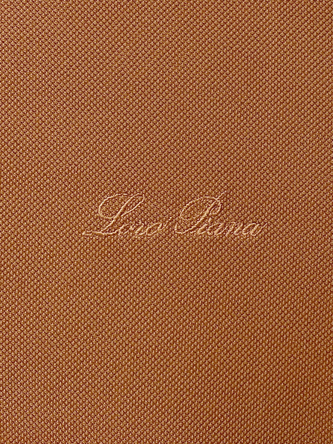 Loro piana、2026新品短袖T恤，帅气时尚，胸前精致刺绣字母logo，简约百搭款。面料棉 不仅挺括，保持潮流的