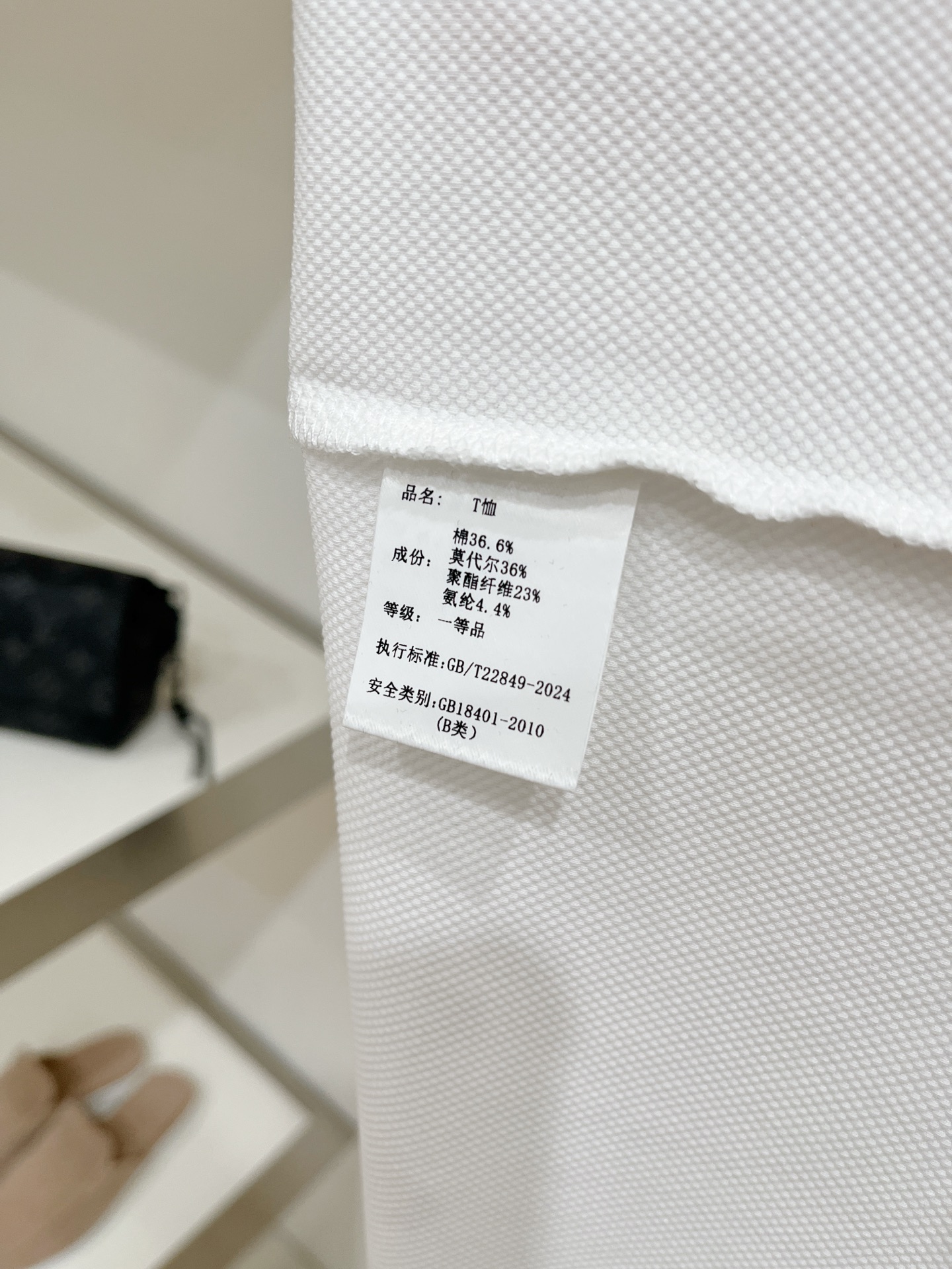 迪奥、2026新品短袖T恤，帅气时尚，胸前精致刺绣图案logo，简约百搭款。面料棉 不仅挺括，保持潮流的廓形，又穿着舒适