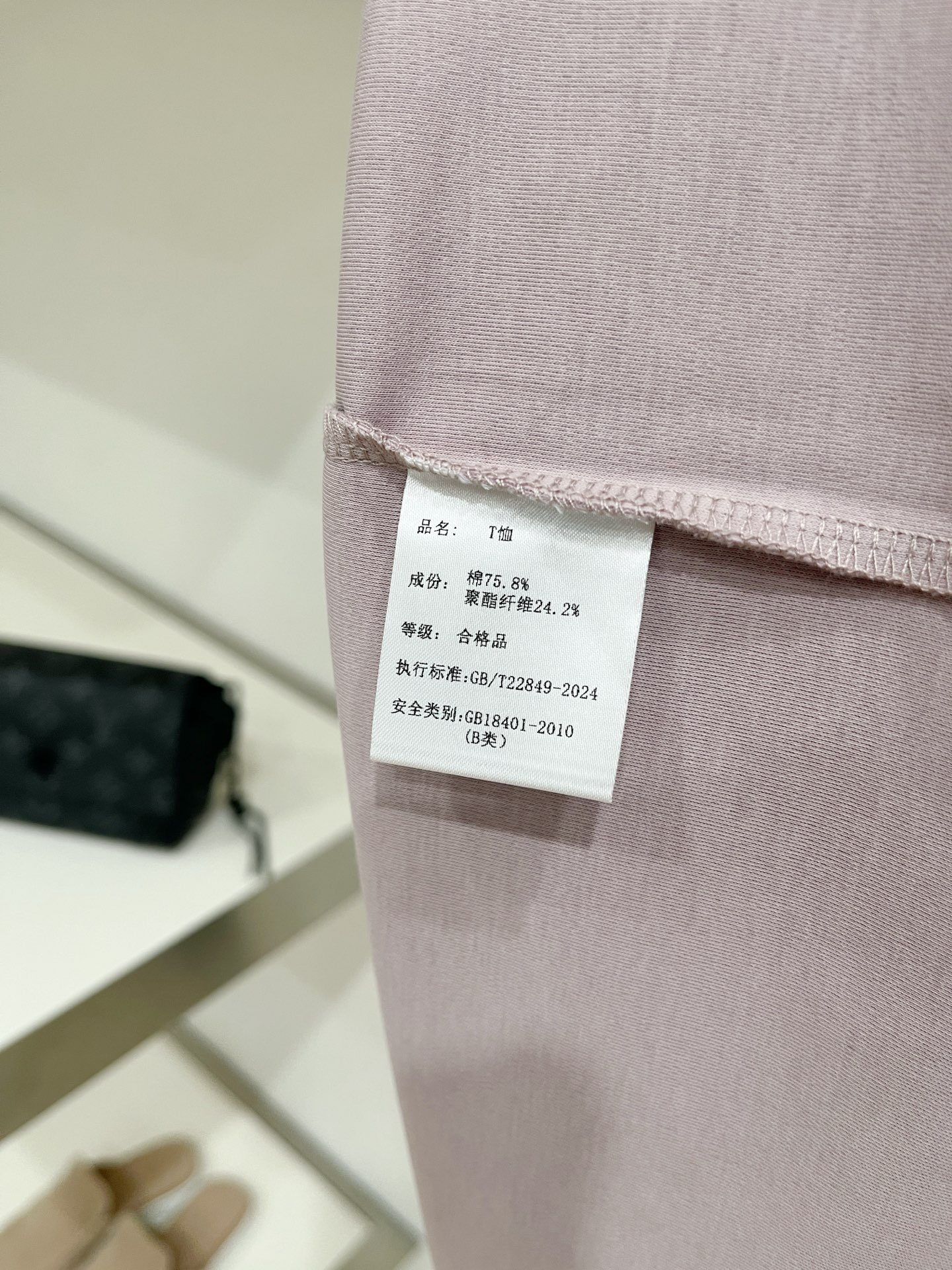 杰尼亚、2026新品短袖T恤，帅气时尚，胸前设计凹凸刺绣字母logo，简约百搭款。面料棉 不仅挺括，保持潮流的廓形，又穿