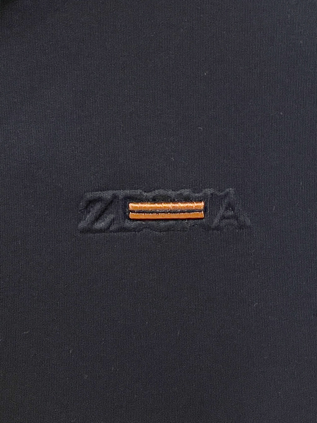 杰尼亚、2026新品短袖T恤，帅气时尚，胸前设计凹凸刺绣字母logo，简约百搭款。面料棉 不仅挺括，保持潮流的廓形，又穿