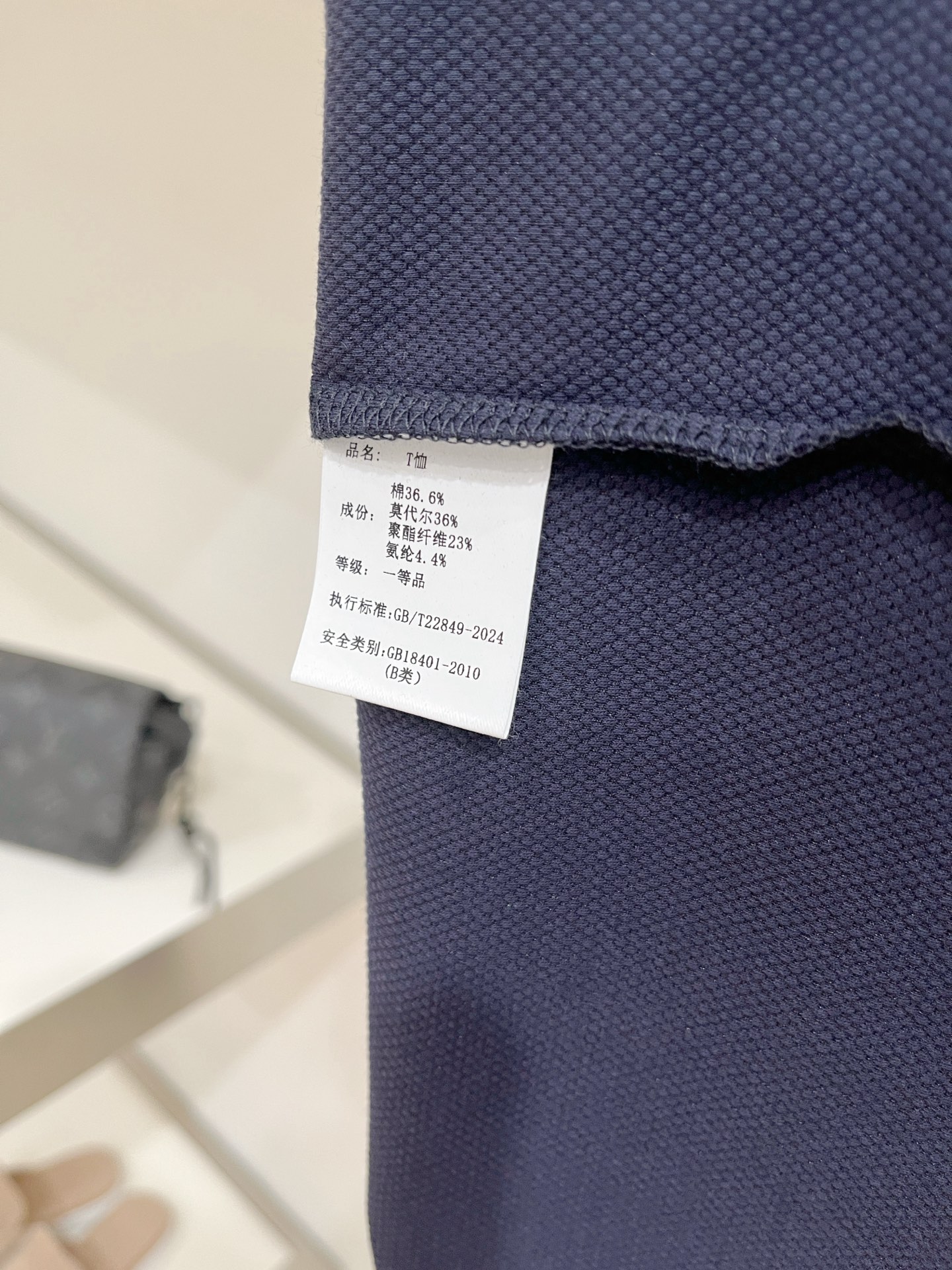 迪奥、2026新品短袖T恤，帅气时尚，胸前精致刺绣图案logo，简约百搭款。面料棉 不仅挺括，保持潮流的廓形，又穿着舒适