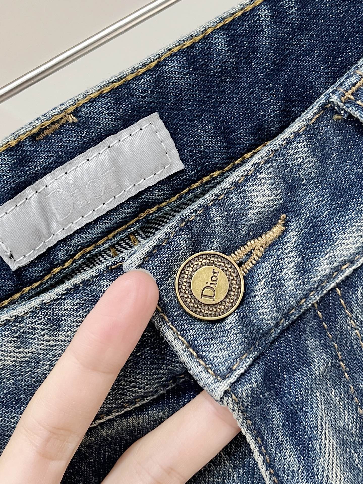 迪奥、2026最新品，专柜同步有售，原单狠货，水洗休闲牛仔裤，进口原版水洗弹力面料，舒适有弹性，原版五金辅料装饰logo