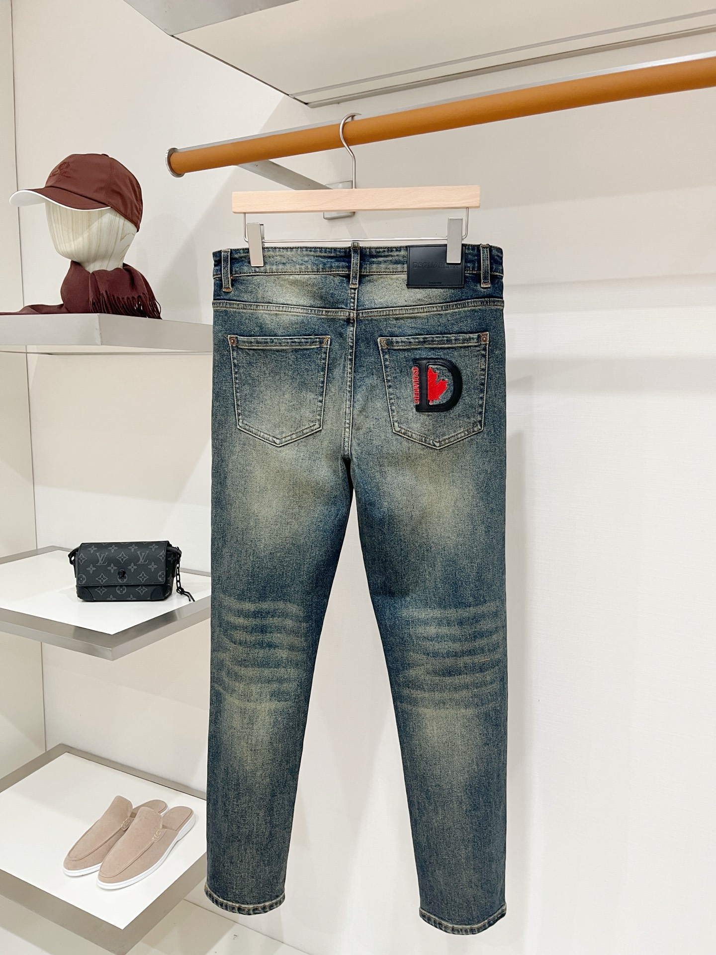 DSQUARED2、2026最新品，专柜同步有售，原单狠货，水洗休闲牛仔裤，进口原版水洗弹力面料，舒适有弹性，原版五金辅