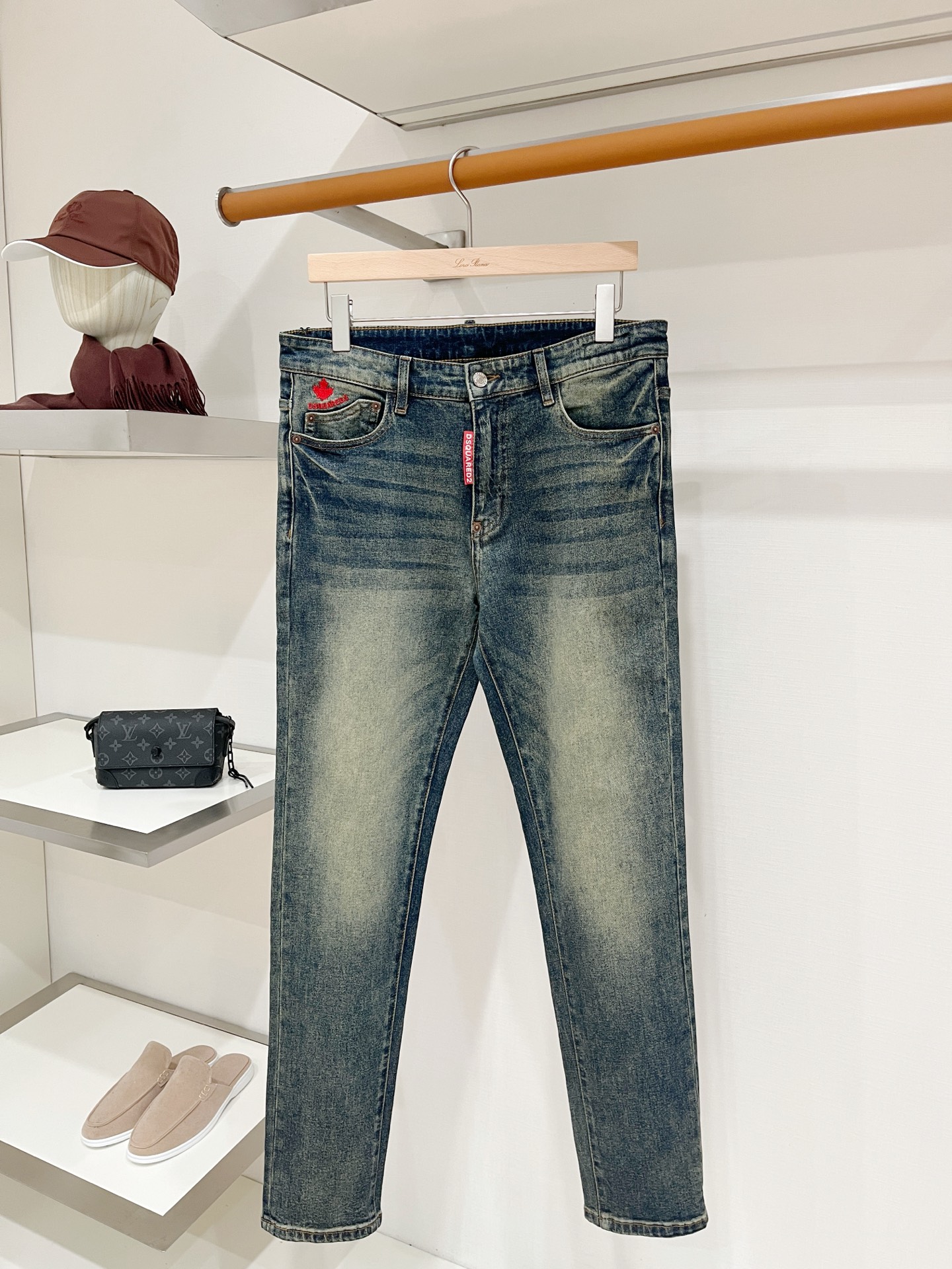 DSQUARED2、2026最新品，专柜同步有售，原单狠货，水洗休闲牛仔裤，进口原版水洗弹力面料，舒适有弹性，原版五金辅
