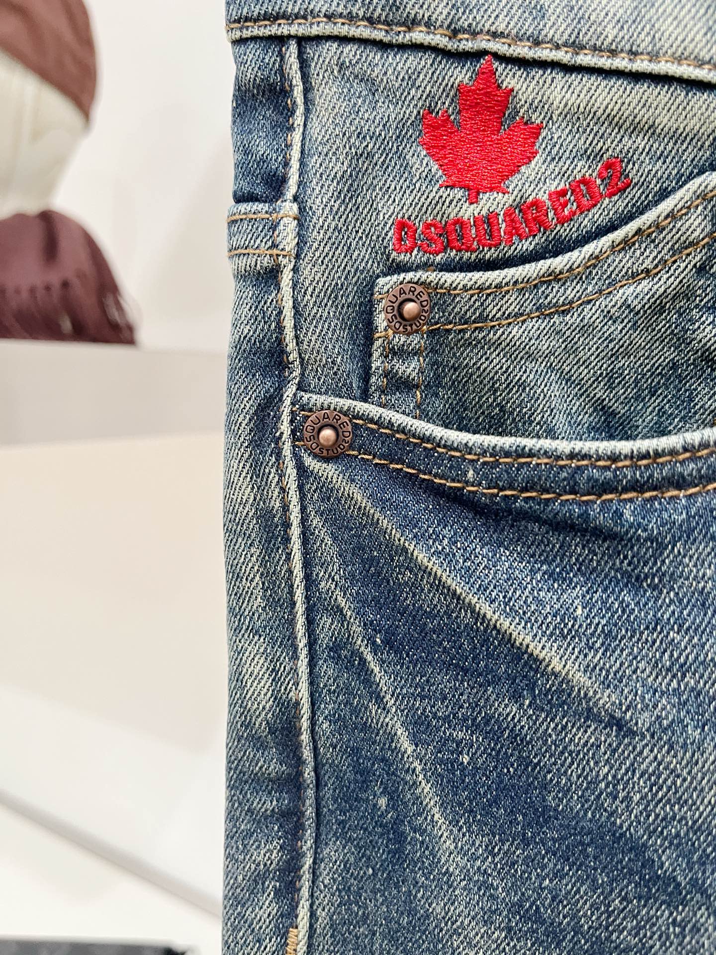 DSQUARED2、2026最新品，专柜同步有售，原单狠货，水洗休闲牛仔裤，进口原版水洗弹力面料，舒适有弹性，原版五金辅