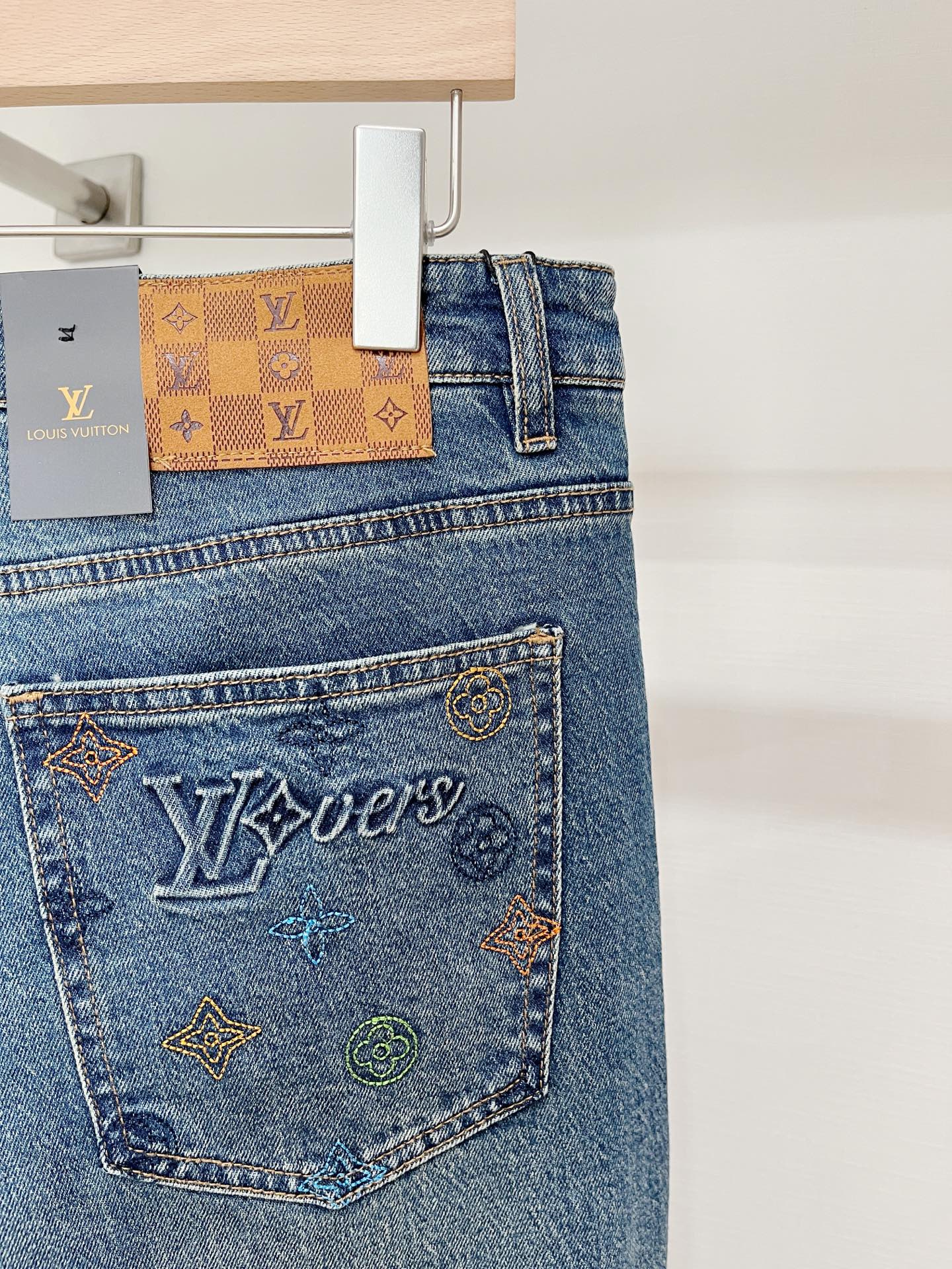 LV、2026最新品，专柜同步有售，原单狠货，水洗休闲牛仔裤，进口原版水洗弹力面料，舒适有弹性，原版五金辅料装饰logo