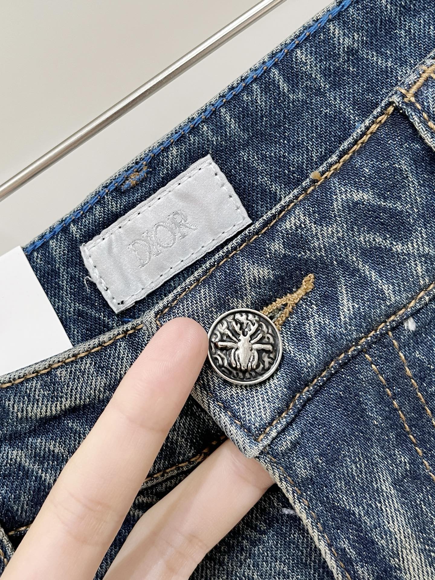 迪奥、2026最新品，专柜同步有售，原单狠货，水洗休闲牛仔裤，进口原版水洗弹力面料，舒适有弹性，原版五金辅料装饰logo
