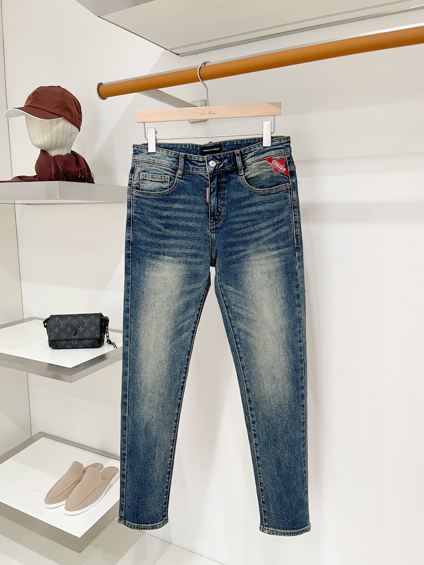 DSQUARED2、2026最新品，专柜同步有售，原单狠货，水洗休闲牛仔裤，进口原版水洗弹力面料，舒适有弹性，原版五金辅