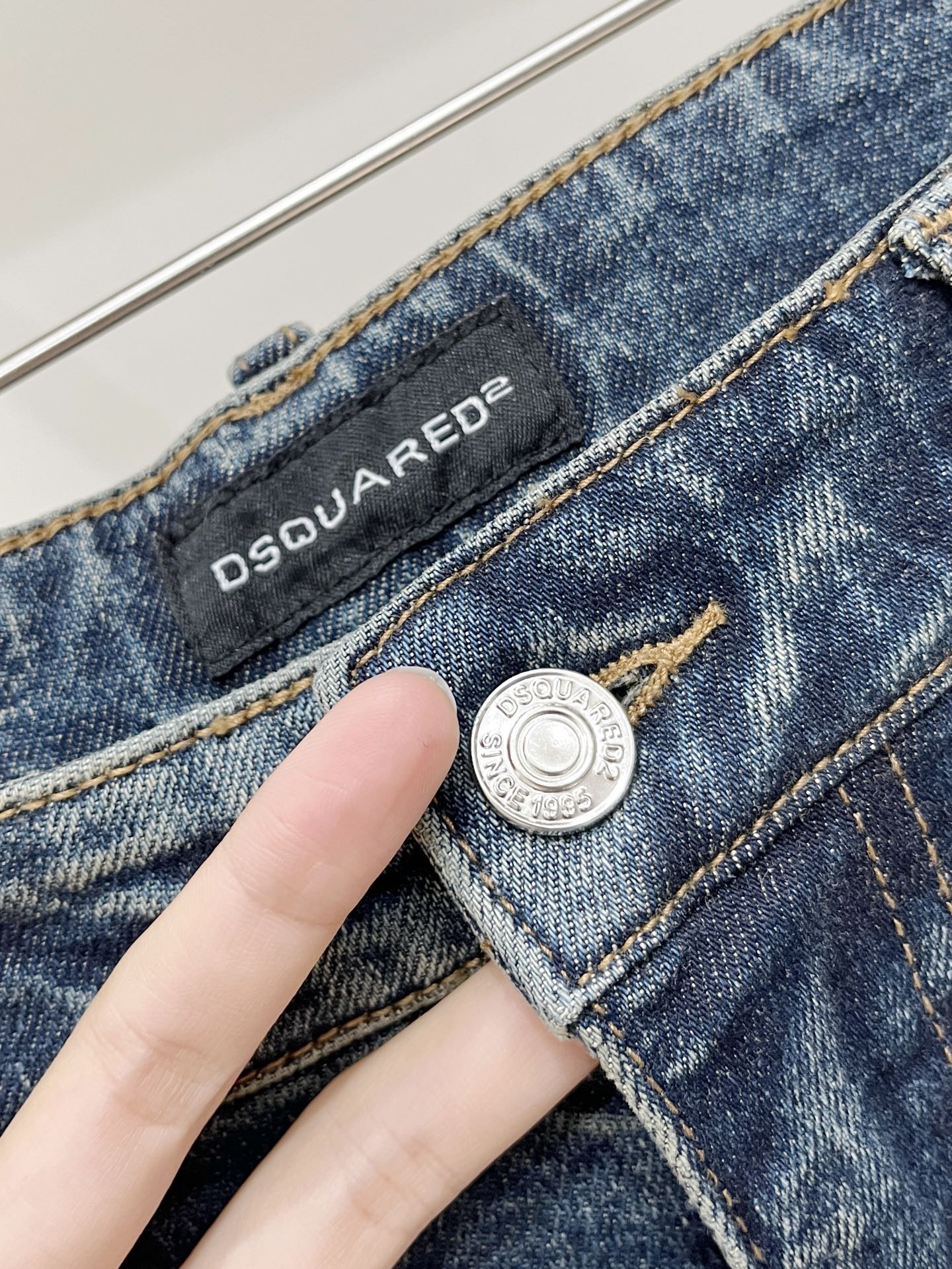 DSQUARED2、2026最新品，专柜同步有售，原单狠货，水洗休闲牛仔裤，进口原版水洗弹力面料，舒适有弹性，原版五金辅