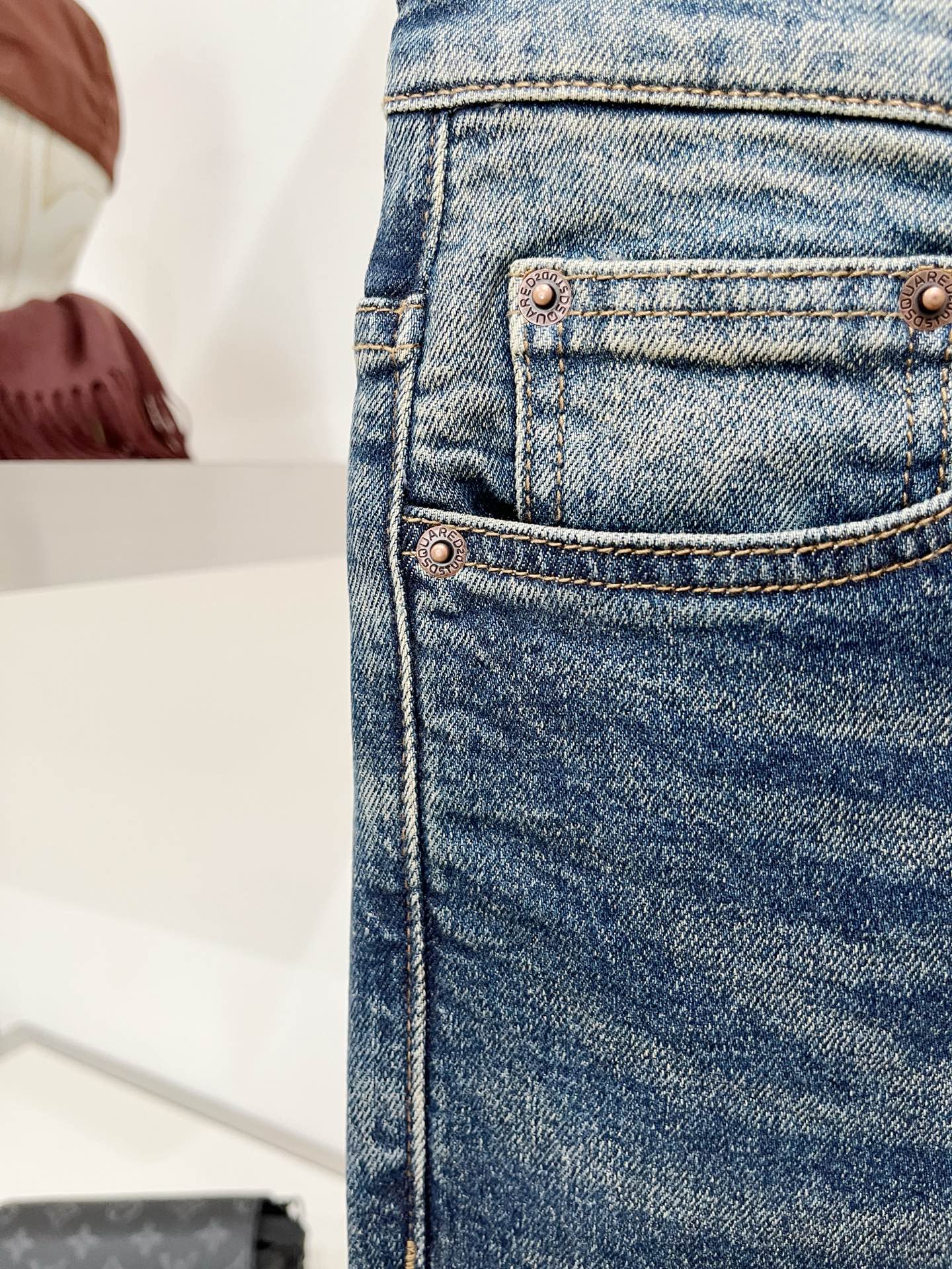 DSQUARED2、2026最新品，专柜同步有售，原单狠货，水洗休闲牛仔裤，进口原版水洗弹力面料，舒适有弹性，原版五金辅