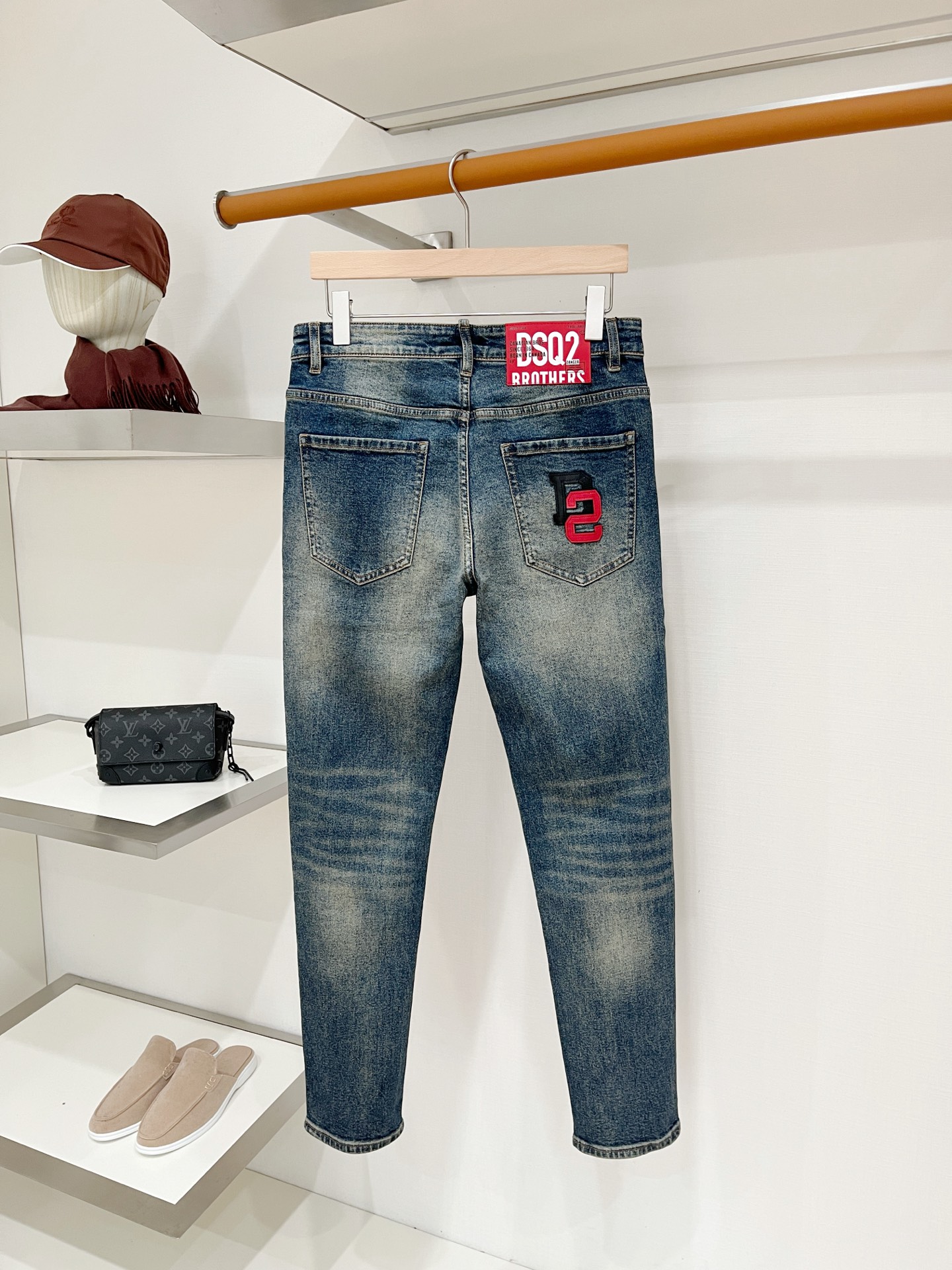 DSQUARED2、2026最新品，专柜同步有售，原单狠货，水洗休闲牛仔裤，进口原版水洗弹力面料，舒适有弹性，原版五金辅