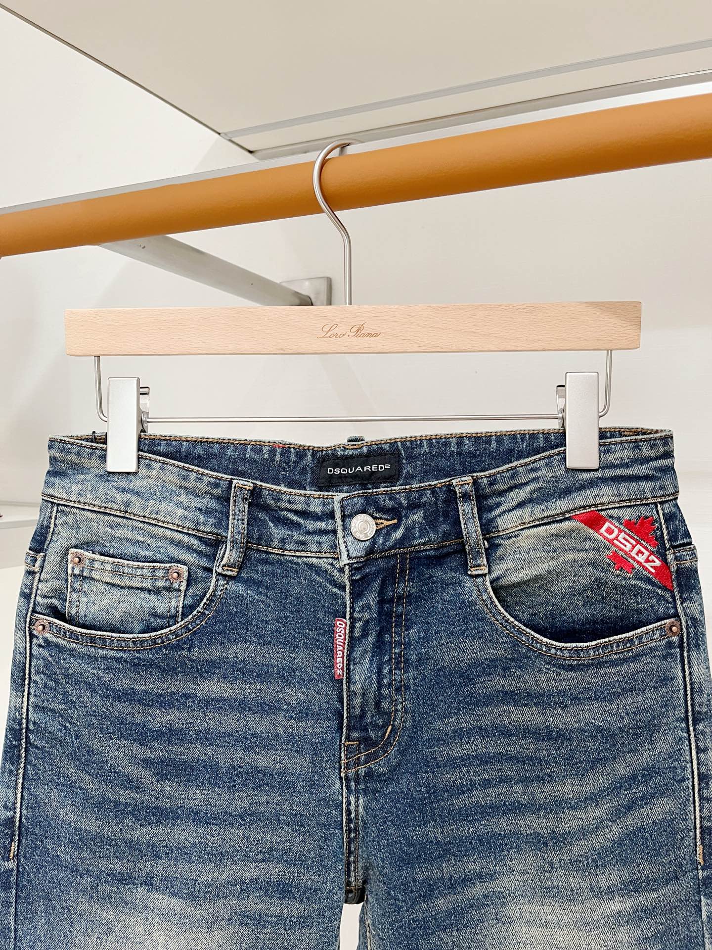 DSQUARED2、2026最新品，专柜同步有售，原单狠货，水洗休闲牛仔裤，进口原版水洗弹力面料，舒适有弹性，原版五金辅