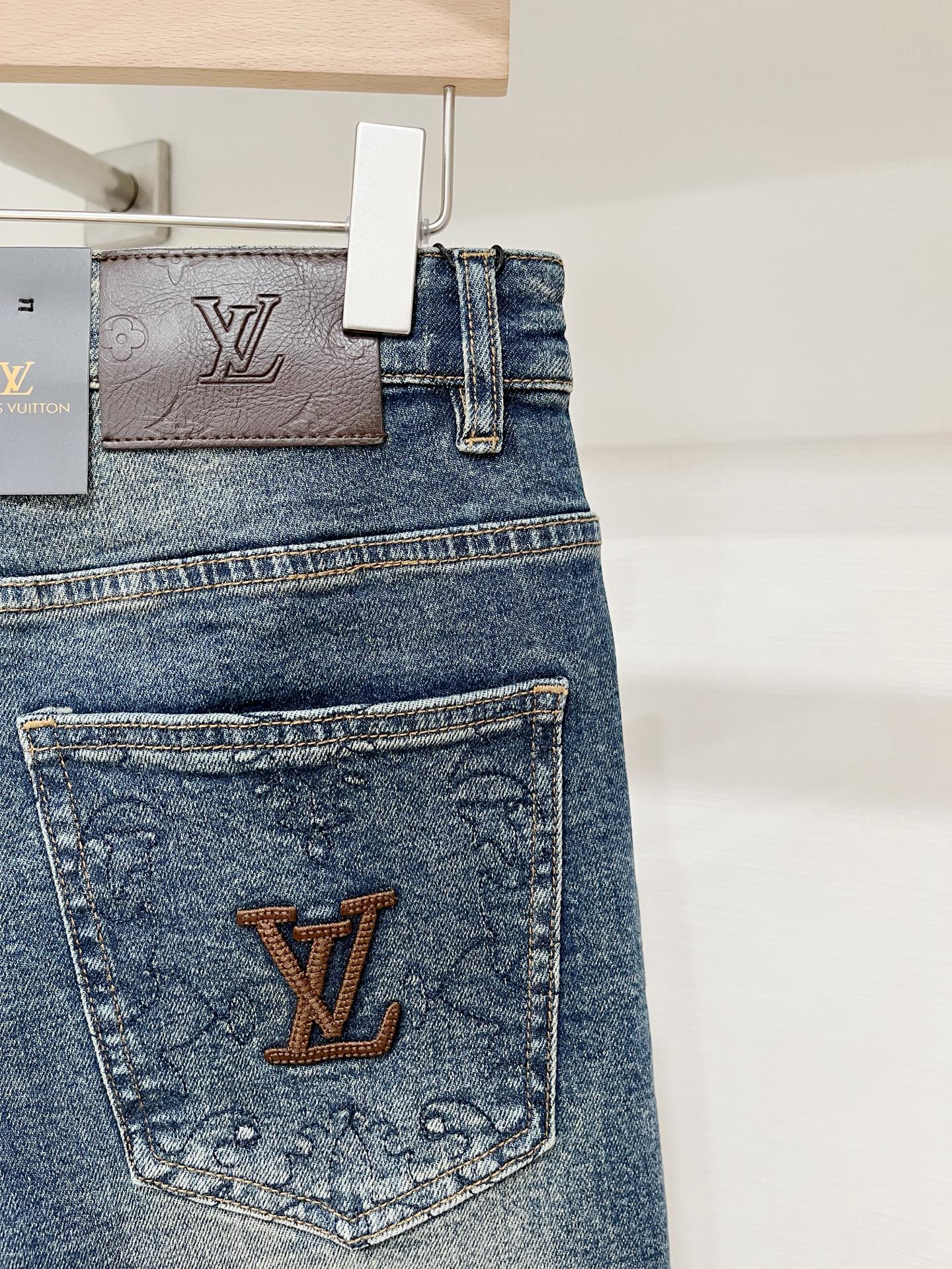 LV、2026最新品，专柜同步有售，原单狠货，水洗休闲牛仔裤，进口原版水洗弹力面料，舒适有弹性，原版五金辅料装饰logo