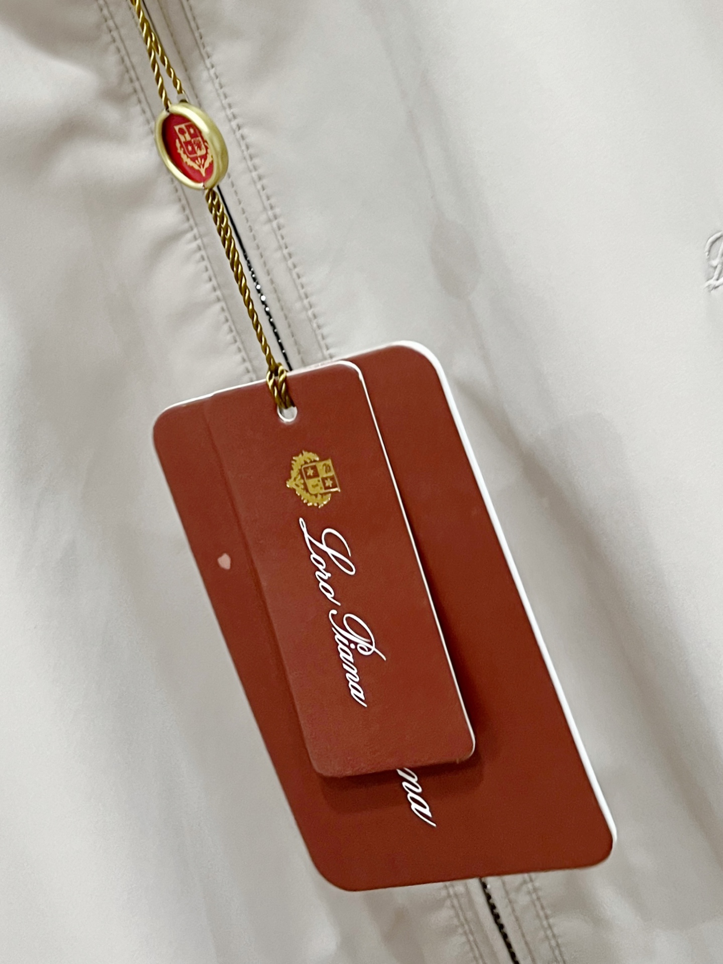 Loro piana、2026新品夹克马甲外套，时尚帅气，简约百搭款，胸前精致刺绣字母logo，定制原版面料，不仅挺括，