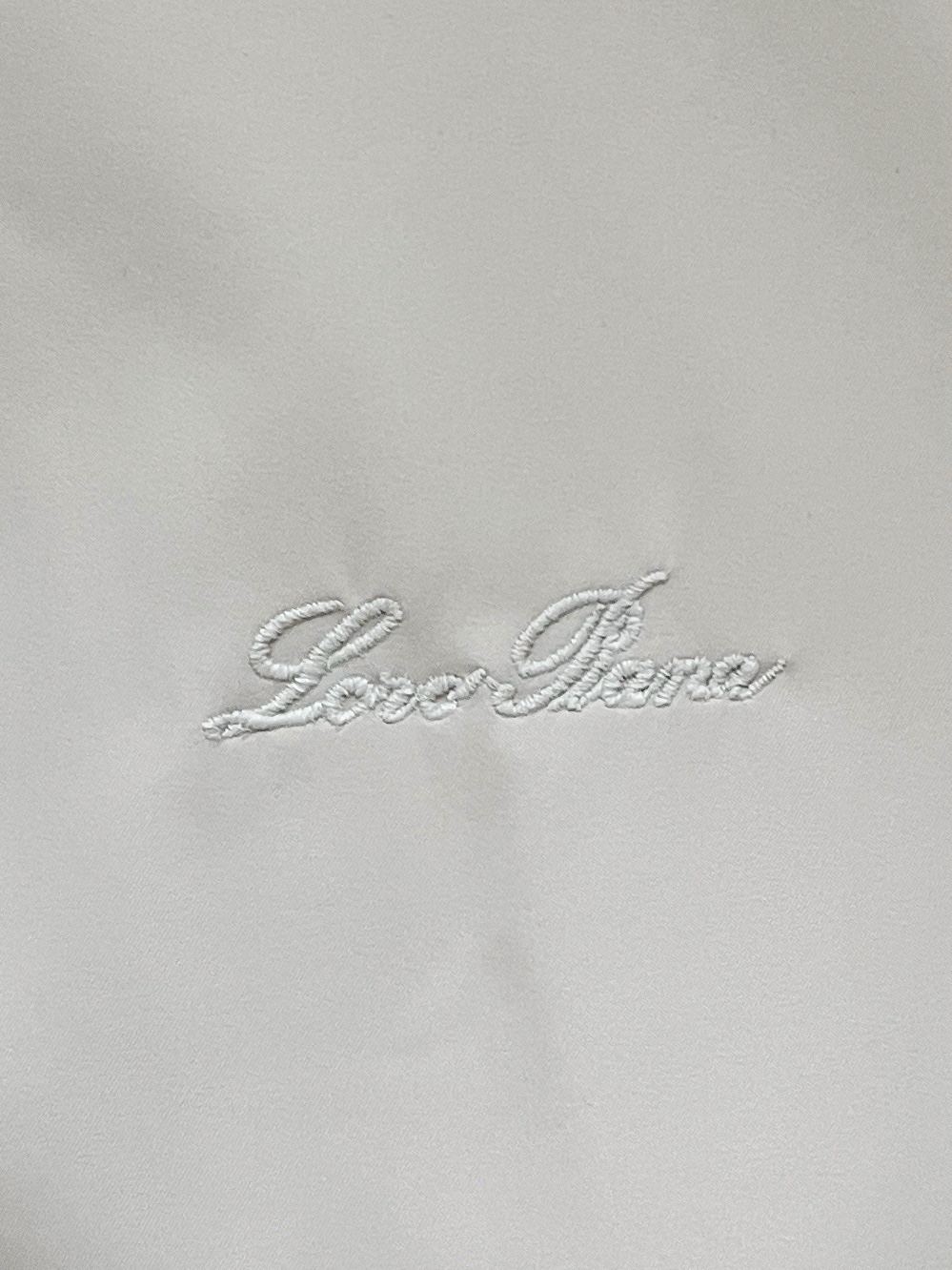 Loro piana、2026新品夹克马甲外套，时尚帅气，简约百搭款，胸前精致刺绣字母logo，定制原版面料，不仅挺括，